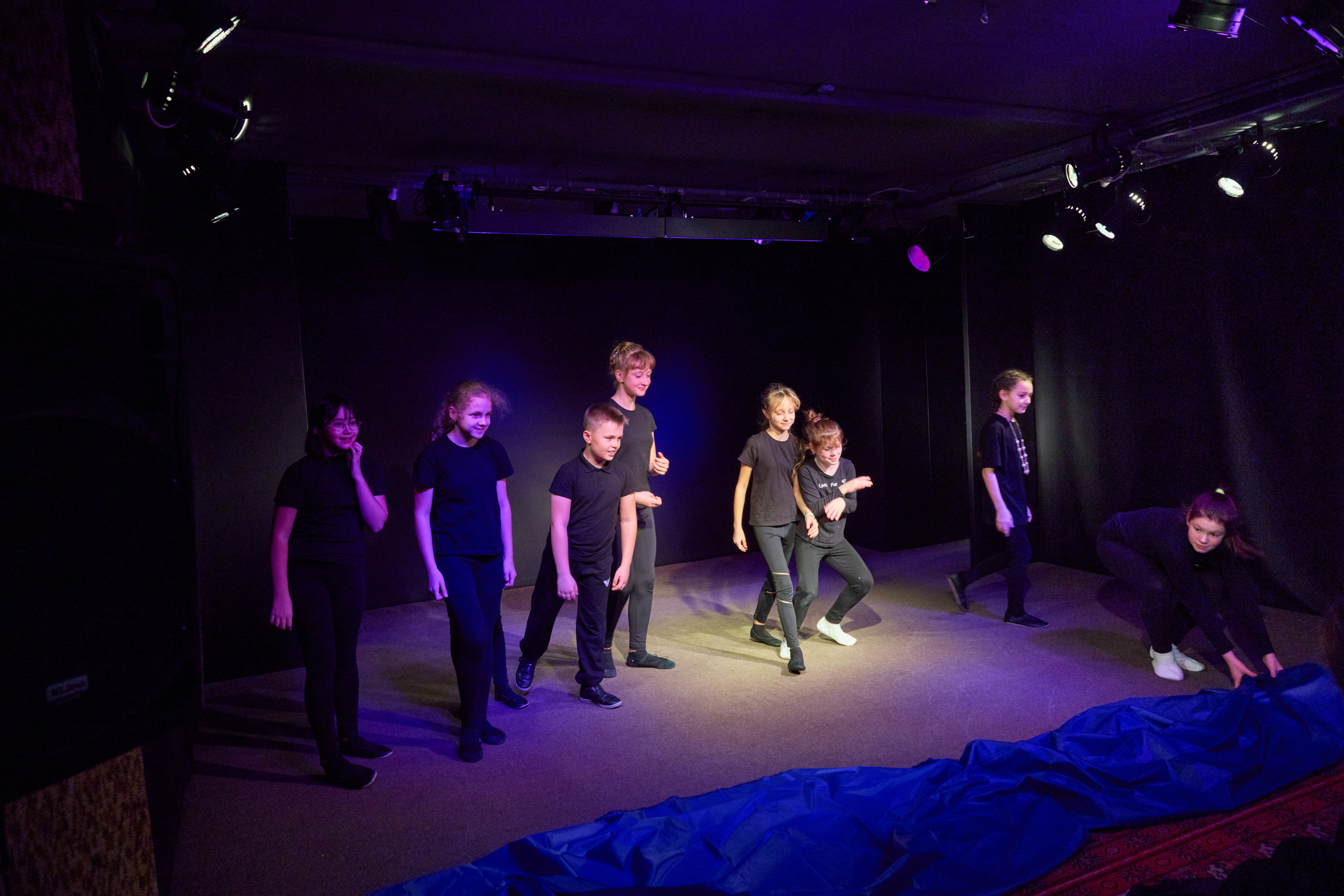 Театр студия «За двумя зайцами»