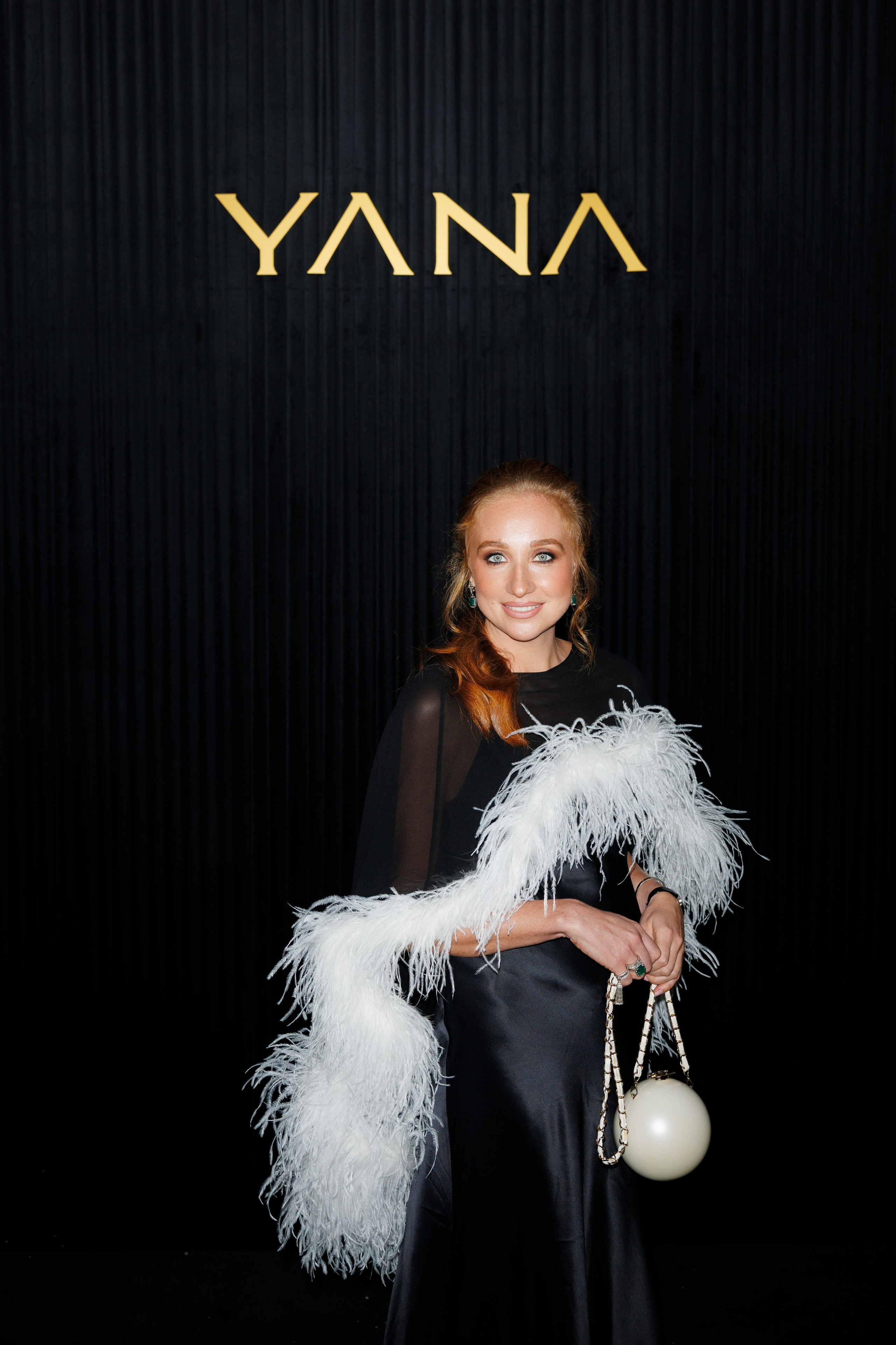 «Снежный Бал» Яны Раскаваловой. «Птичка на проводе»: информационный портал в Москве