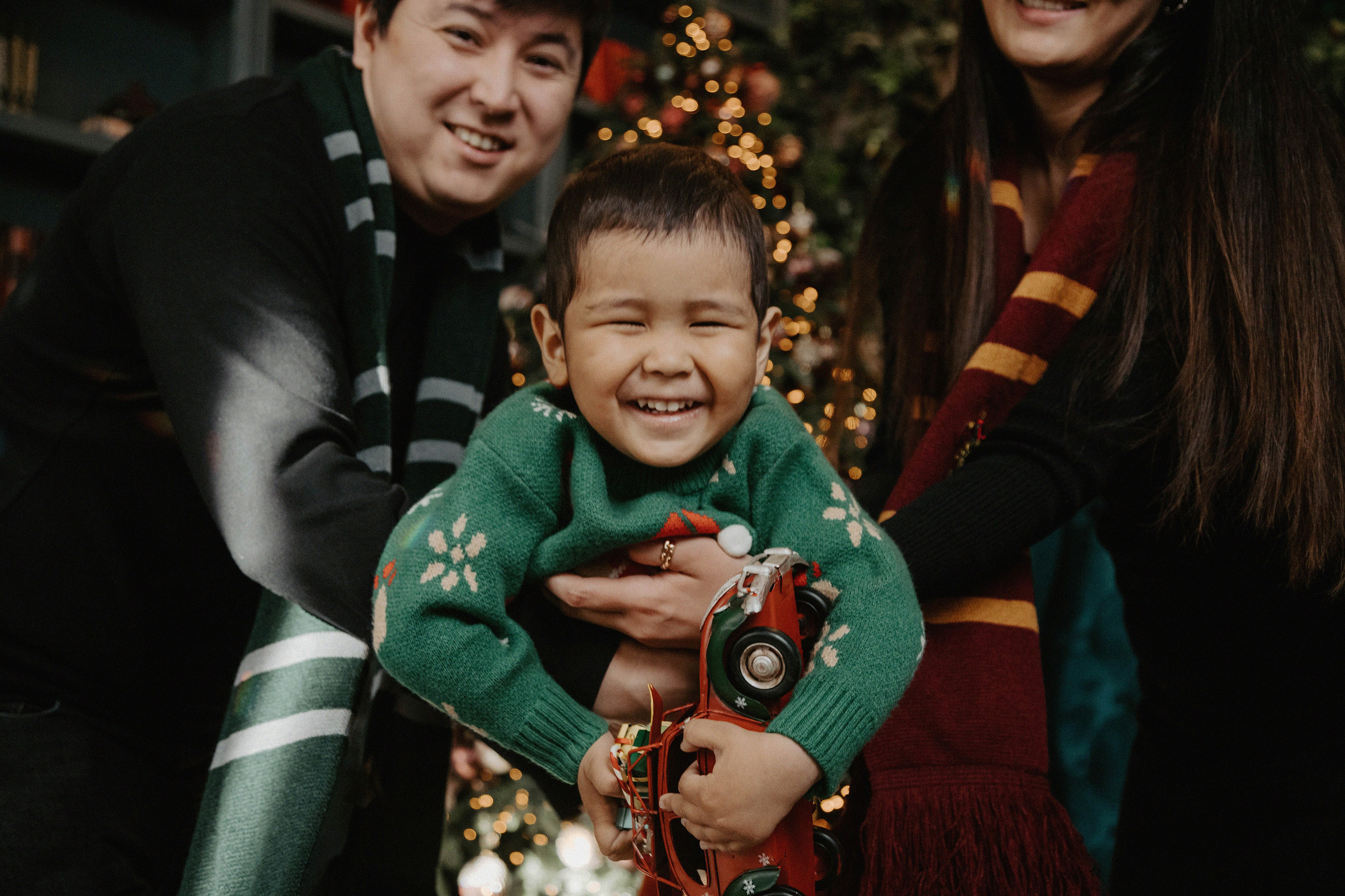 Семейная фотосессия Бахыт, Алем и Берика в фотостудии 2Stula. Свадебный, семейный и портретный фотограф в Алматы, Костанай