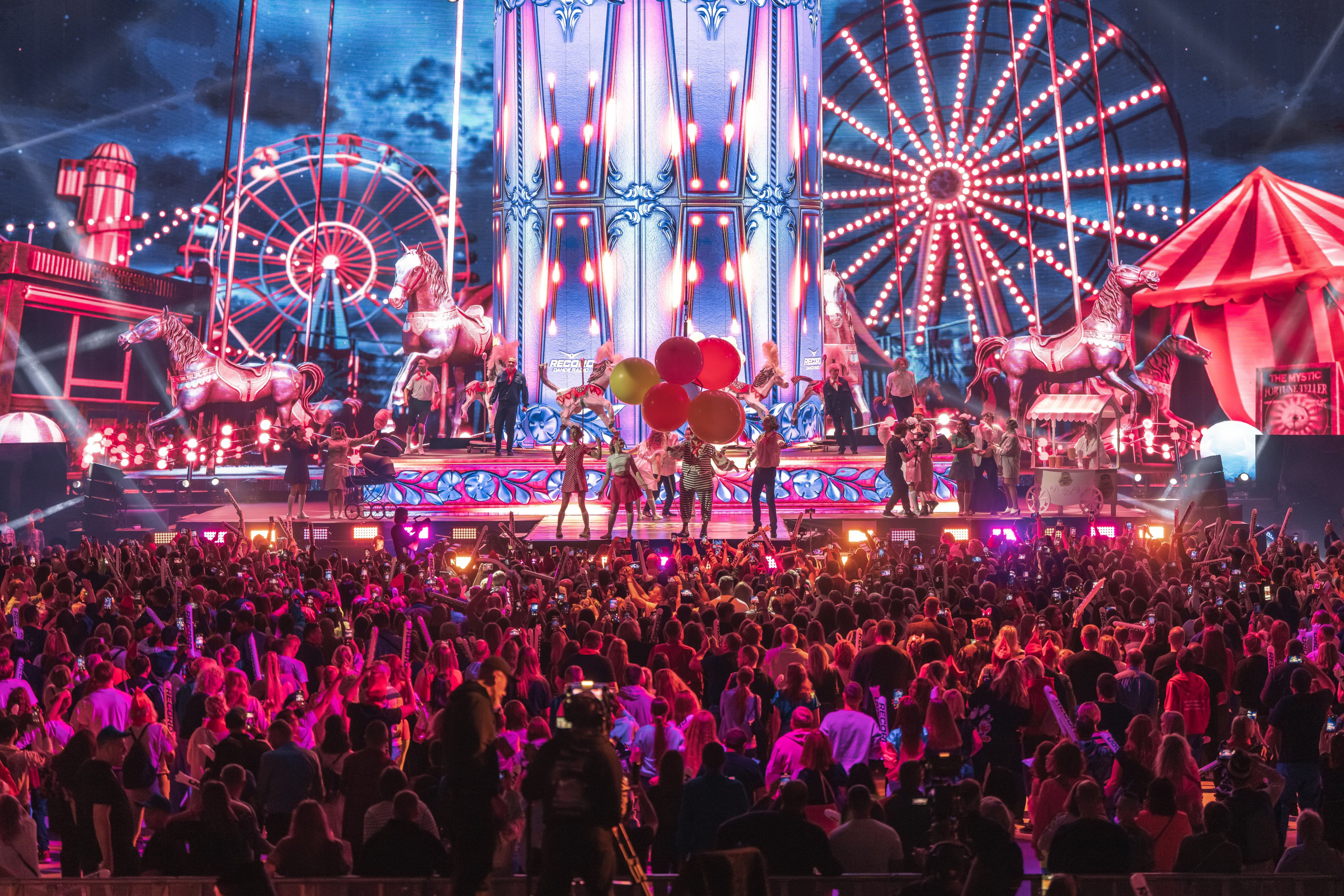 Superdiskoteka 90. Svyatoslav Bunkov | photographer