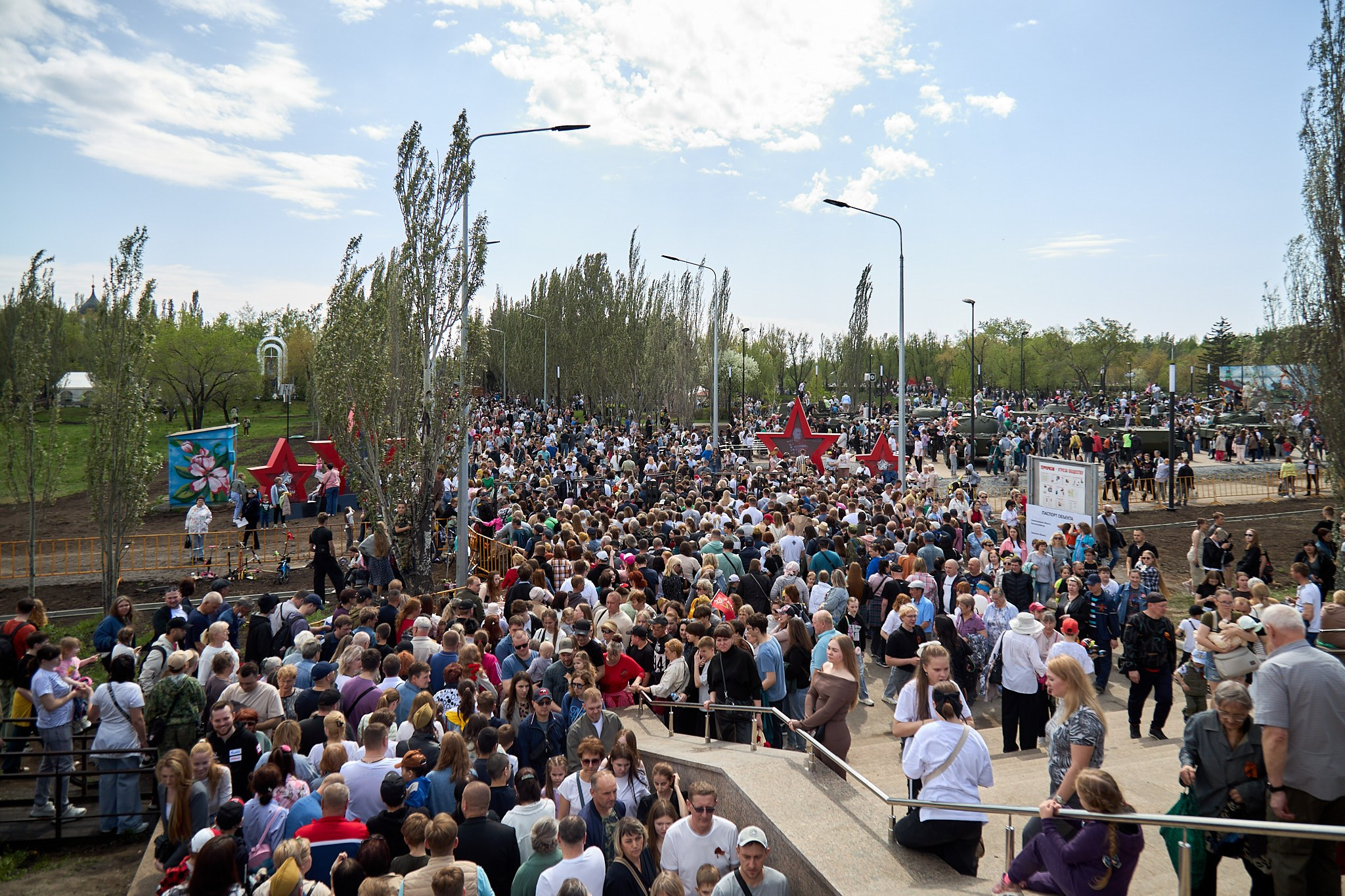 Парк Победы 9 мая 2025 года. Фотограф Омск | Александр Вандеров