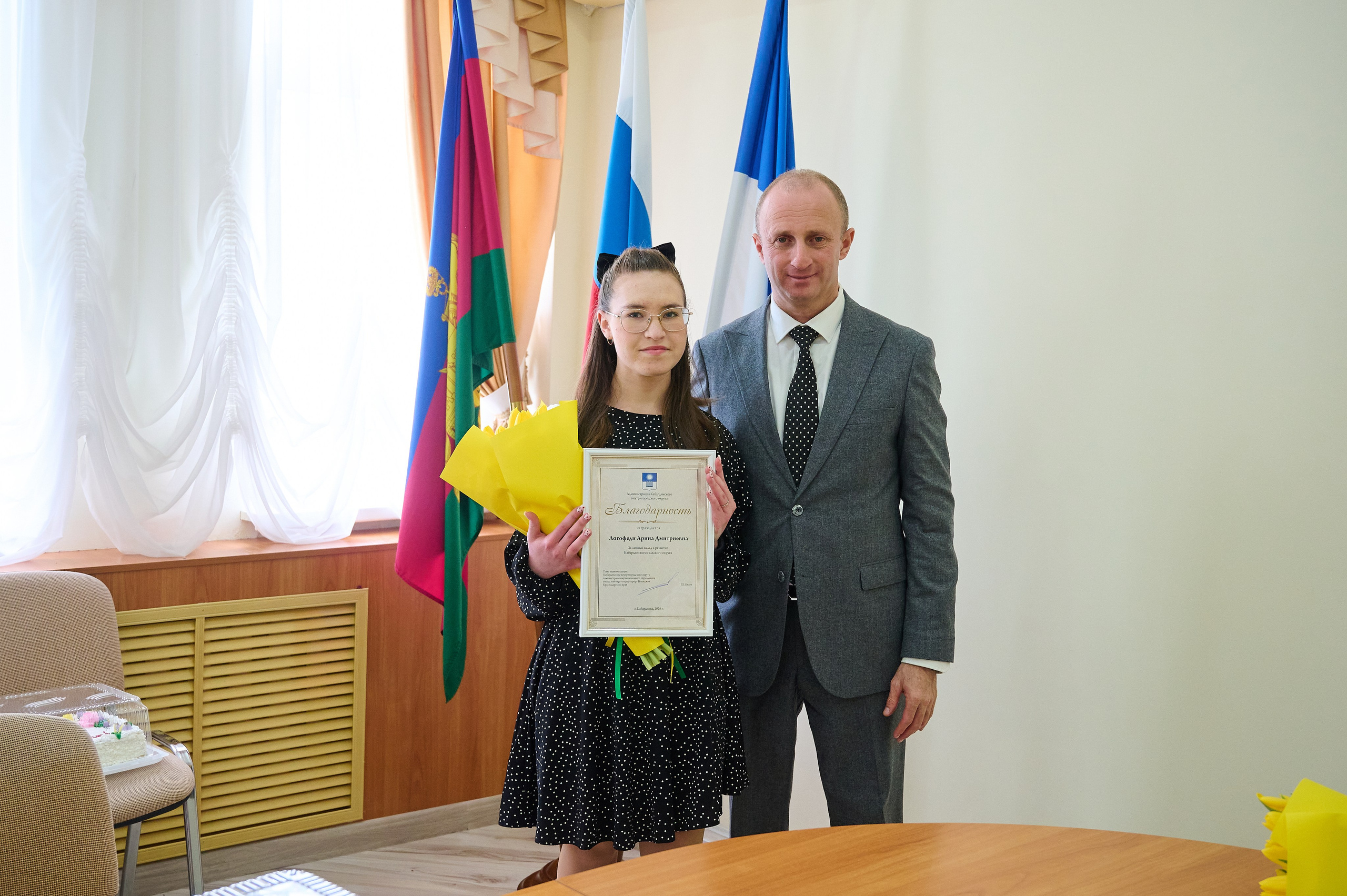 Поздравления девочкам Кабардинки от Главы округа Кялова Г.Е. Жизнь курорта Кабардинка в фотографиях