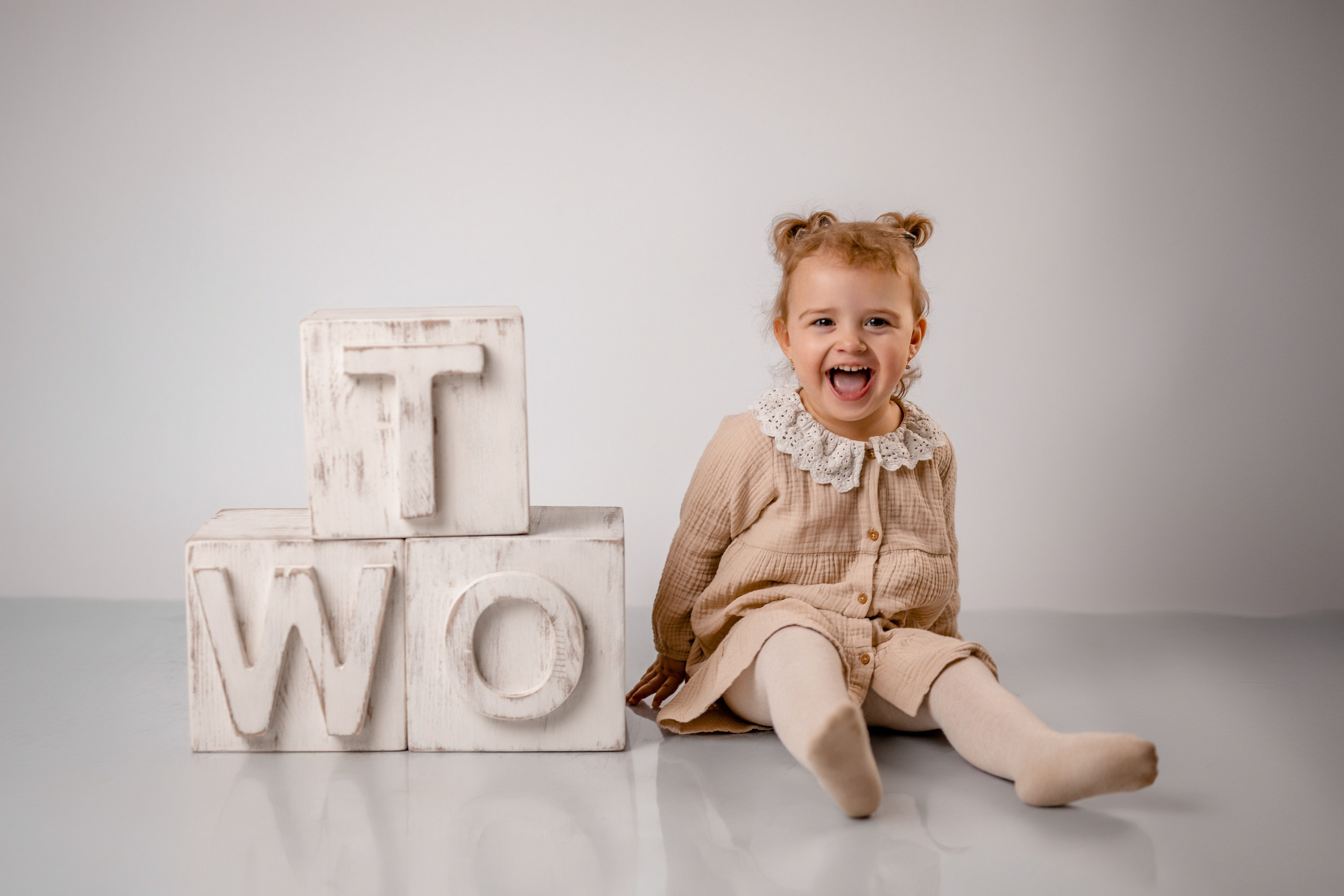 Стилизованная фотосессия в студии на день рождения ребёнка