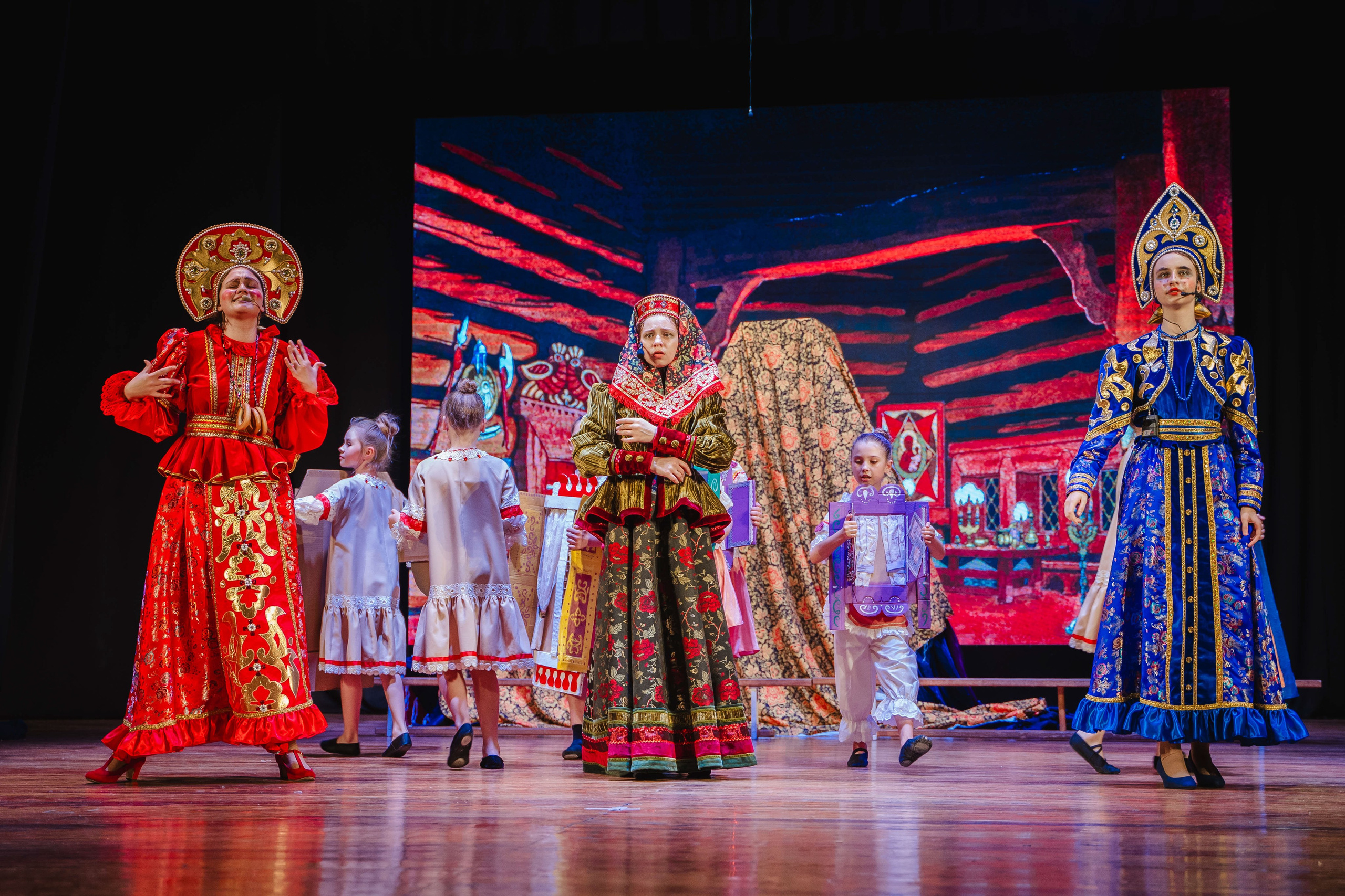 Фееричное выступление театрального коллектива АРТ-Визит г. Краснодар. Фотографы из солнечного Краснодара Вадим и Надежда Митус