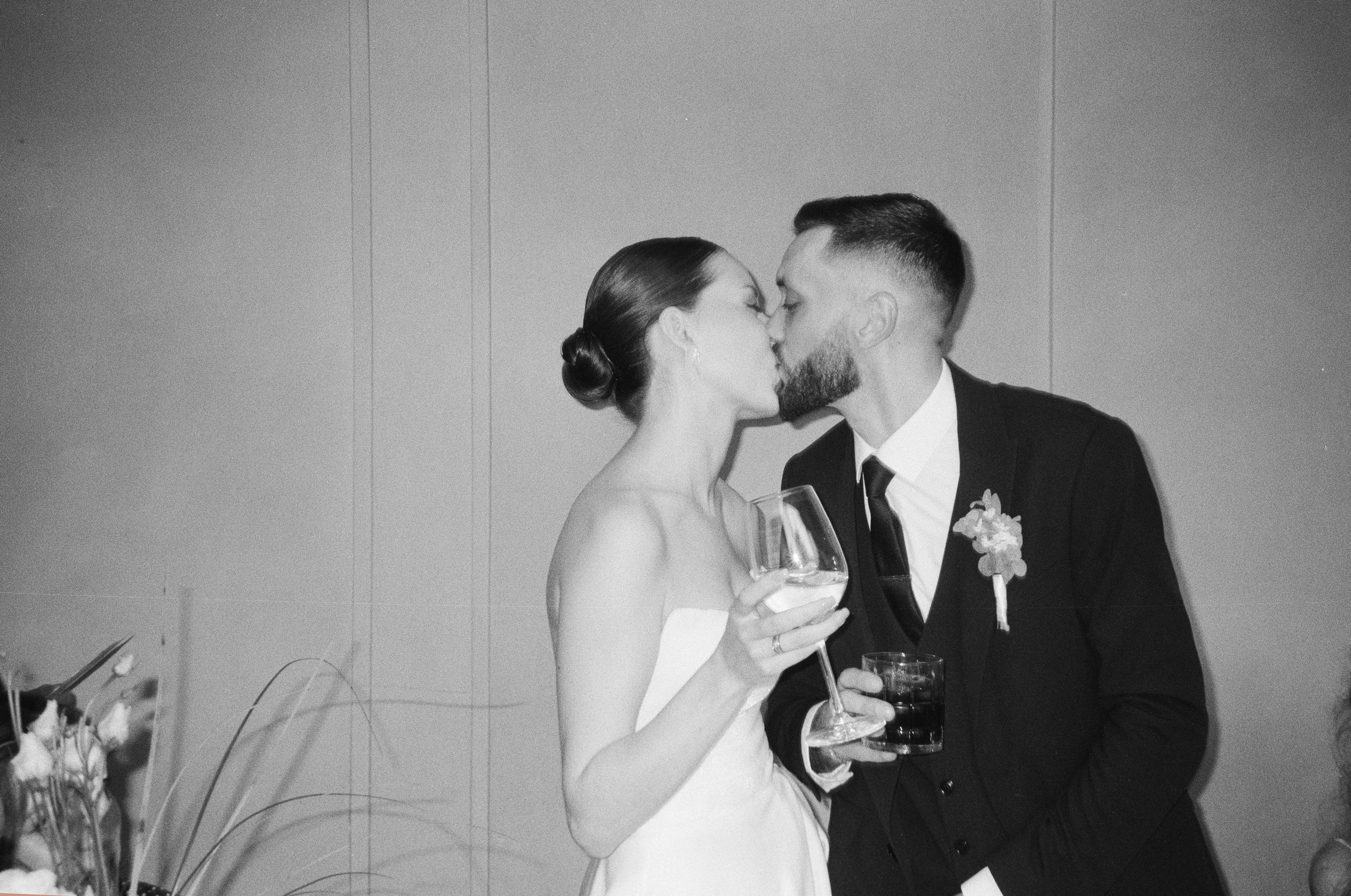 Свадебная фотосессия в особняке Спиридонова. Свадебный фотограф в Москве Элина Ларченкова. Фото, которые цепляют