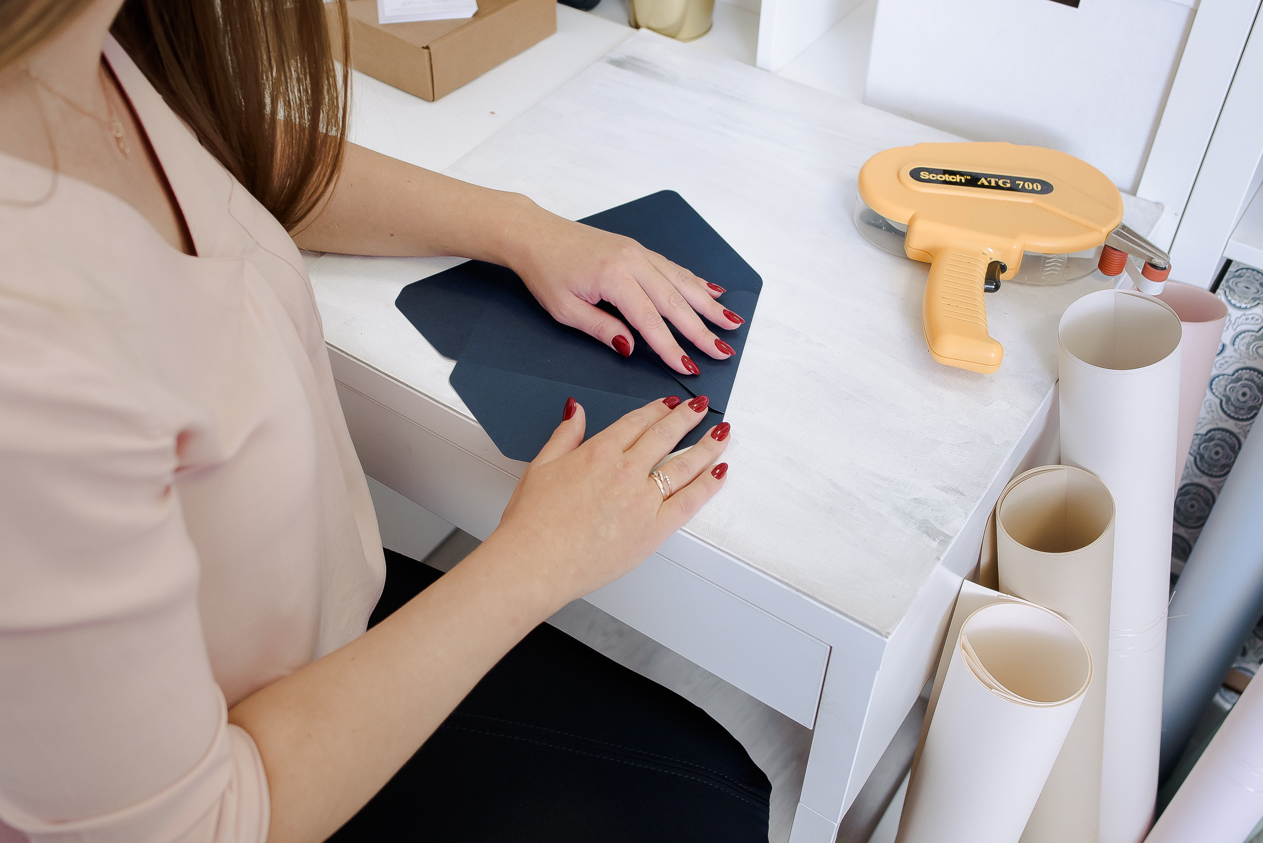 Контент-съемка студии свадебных приглашений Люпин. Семейный и свадебный фотограф в Санкт-Петербурге Серафима Смирнова