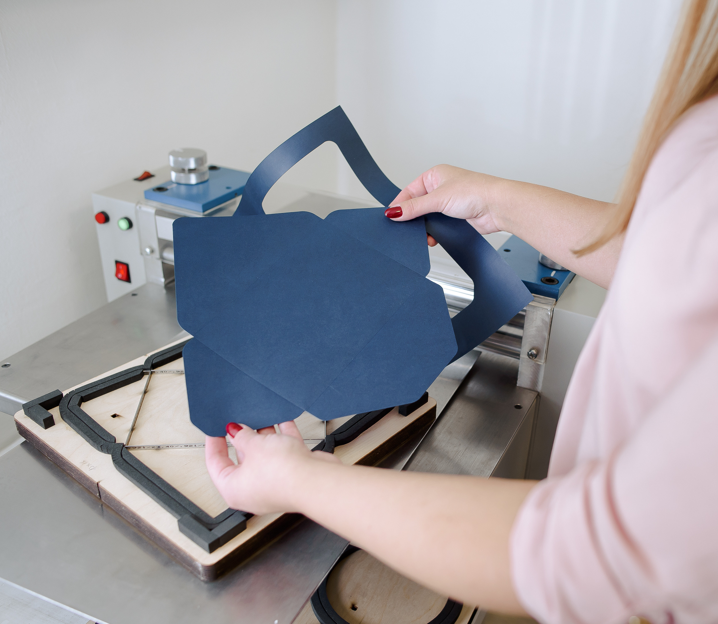 Контент-съемка студии свадебных приглашений Люпин. Семейный и свадебный фотограф в Санкт-Петербурге Серафима Смирнова