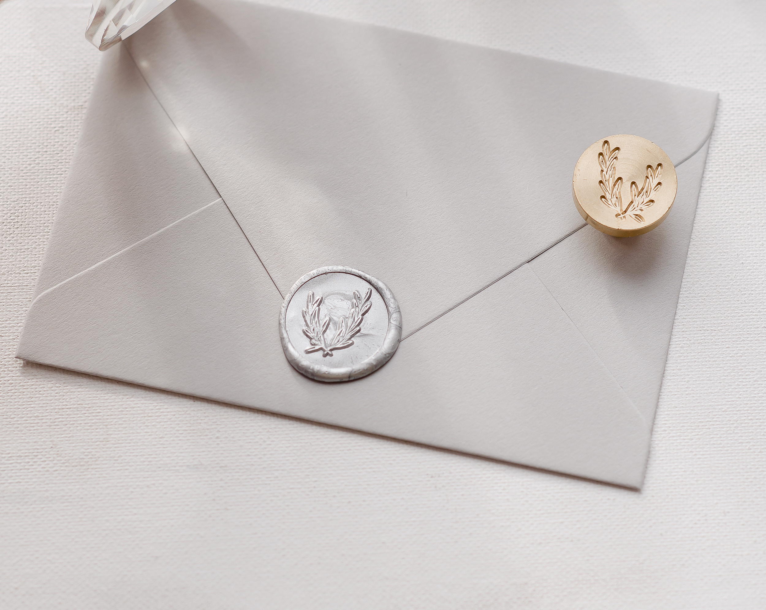 Контент-съемка студии свадебных приглашений Люпин. Семейный и свадебный фотограф в Санкт-Петербурге Серафима Смирнова