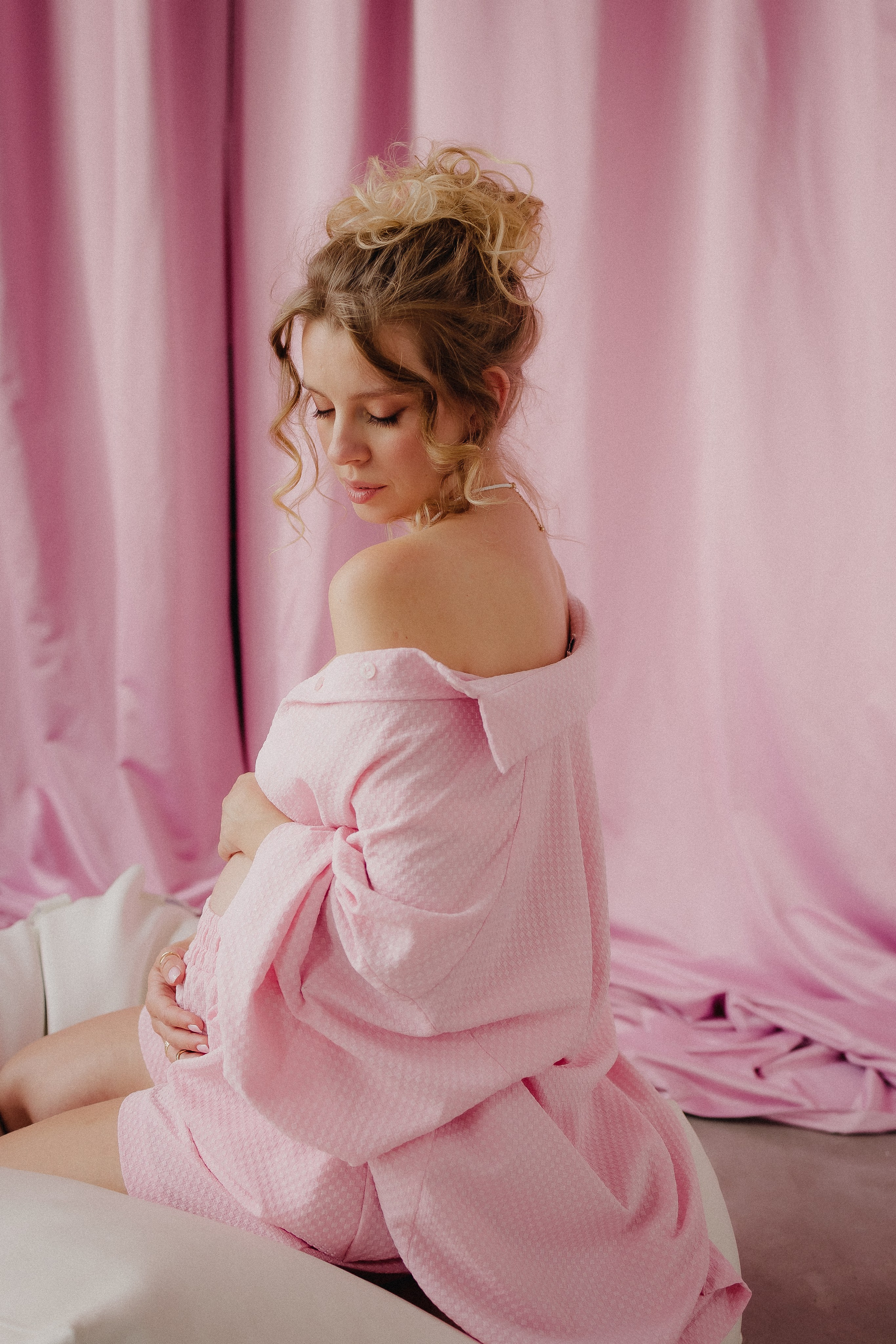 Фотосессия беременных в Москве в студиии