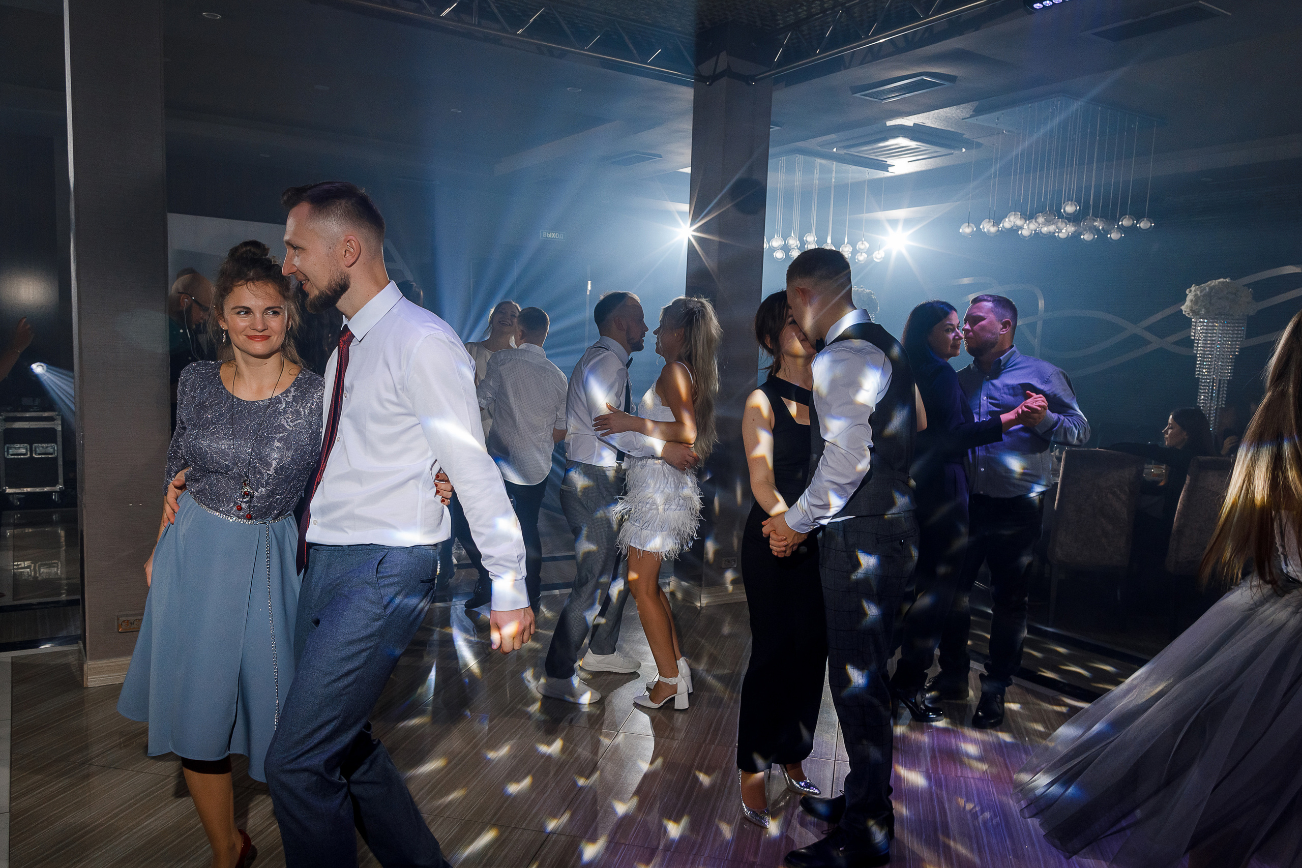 Чувственная фотосессия невесты в шикарном номере гостиницы. Олег Сверчков | Свадебный фотограф Вологда