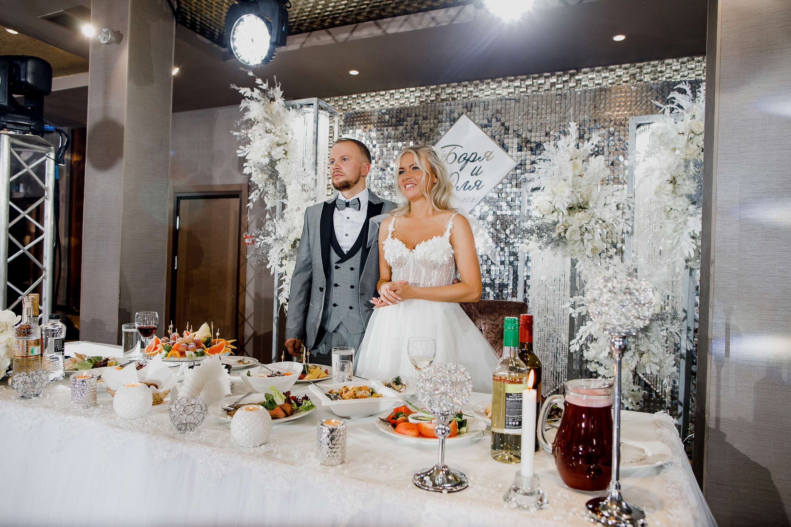 Чувственная фотосессия невесты в шикарном номере гостиницы. Олег Сверчков | Свадебный фотограф Вологда