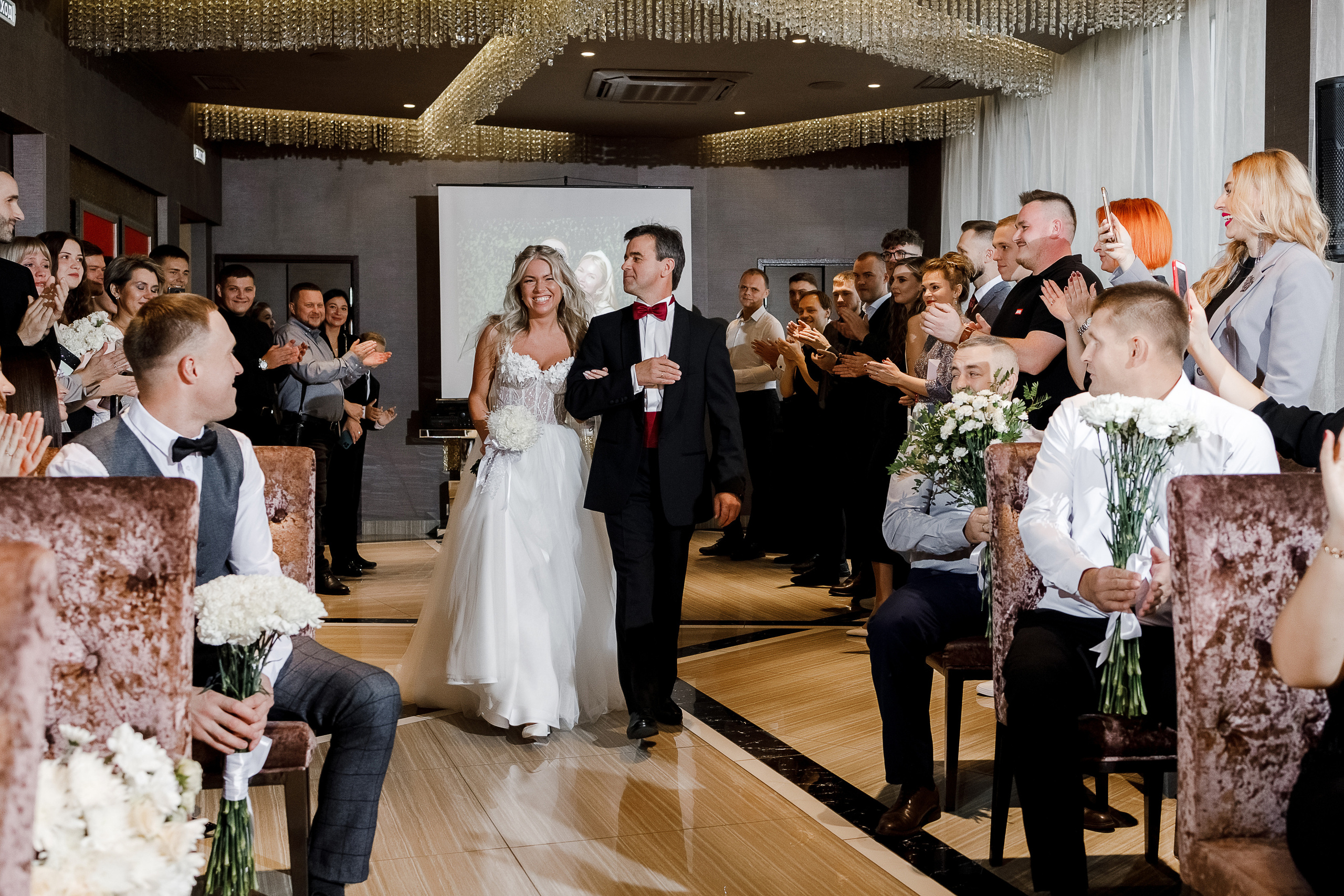 Чувственная фотосессия невесты в шикарном номере гостиницы. Олег Сверчков | Свадебный фотограф Вологда