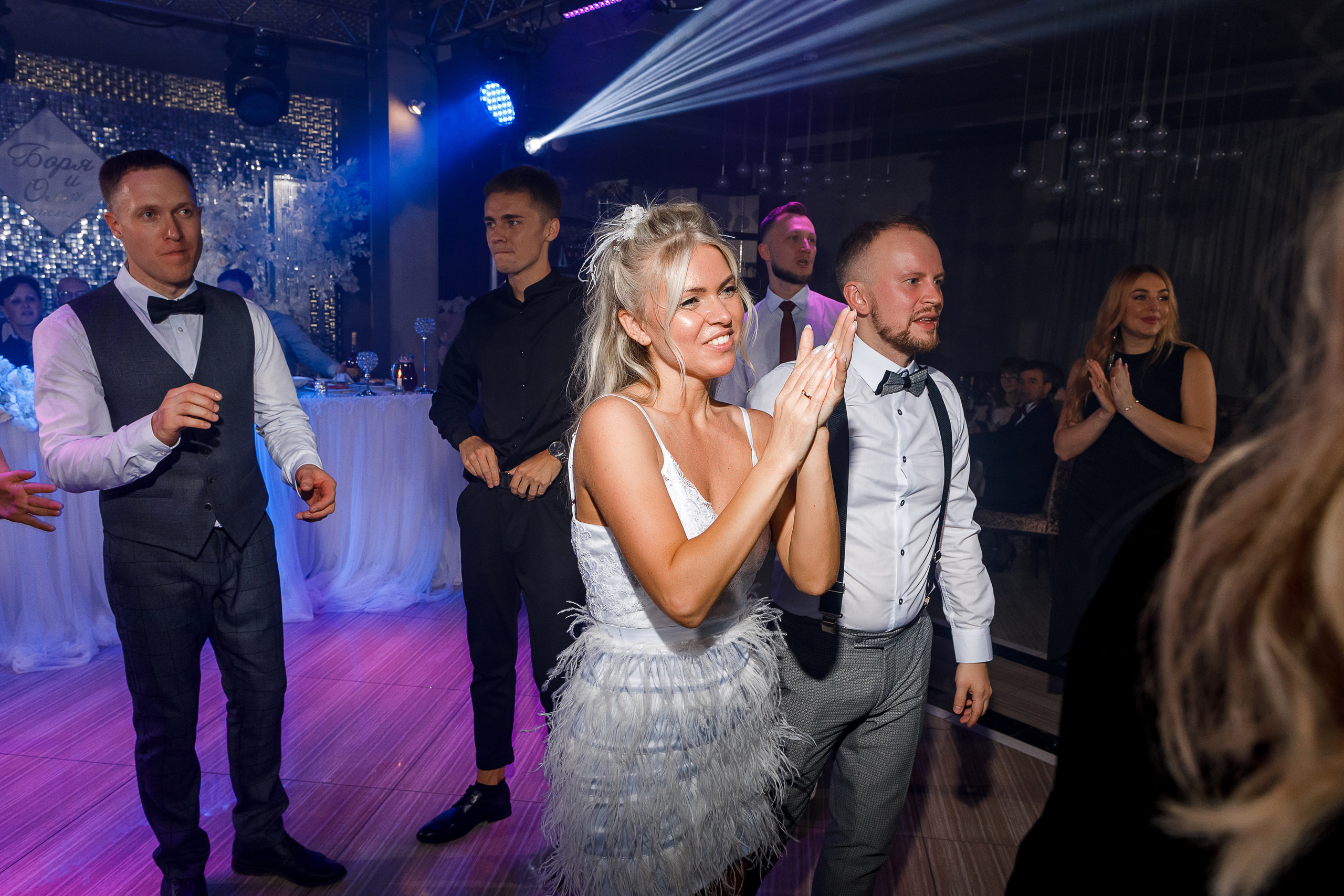 Чувственная фотосессия невесты в шикарном номере гостиницы. Олег Сверчков | Свадебный фотограф Вологда