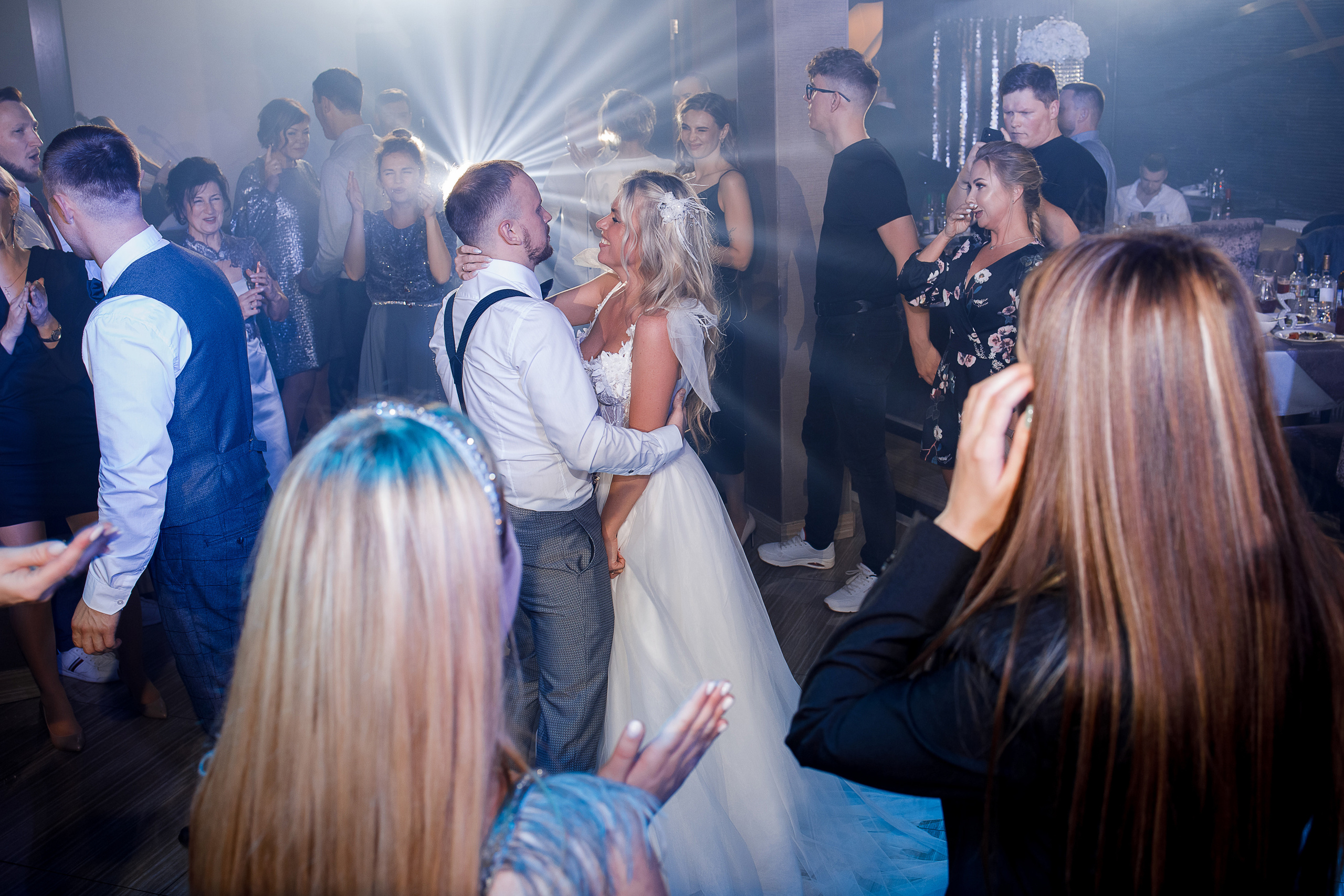 Чувственная фотосессия невесты в шикарном номере гостиницы. Олег Сверчков | Свадебный фотограф Вологда