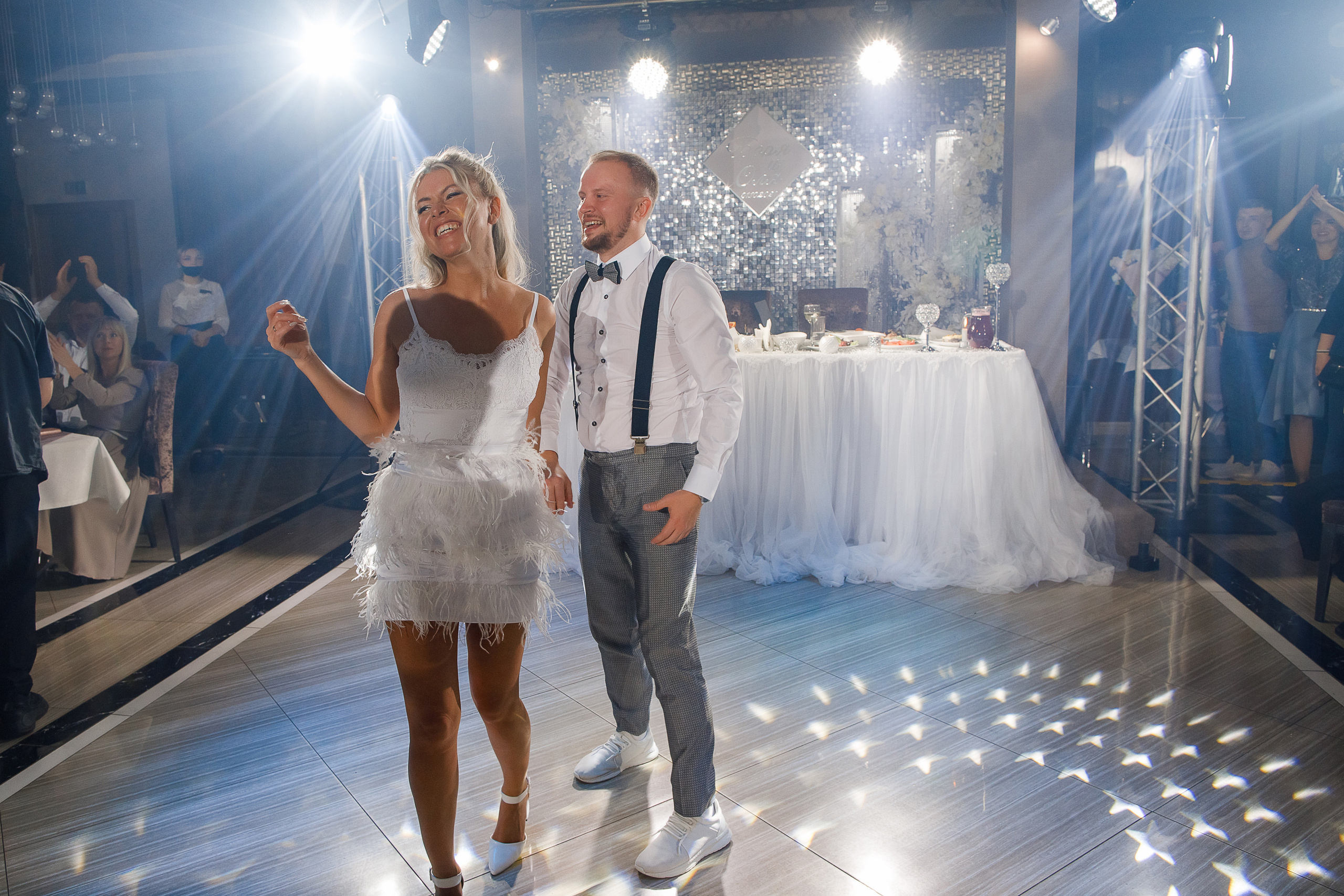 Чувственная фотосессия невесты в шикарном номере гостиницы. Олег Сверчков | Свадебный фотограф Вологда