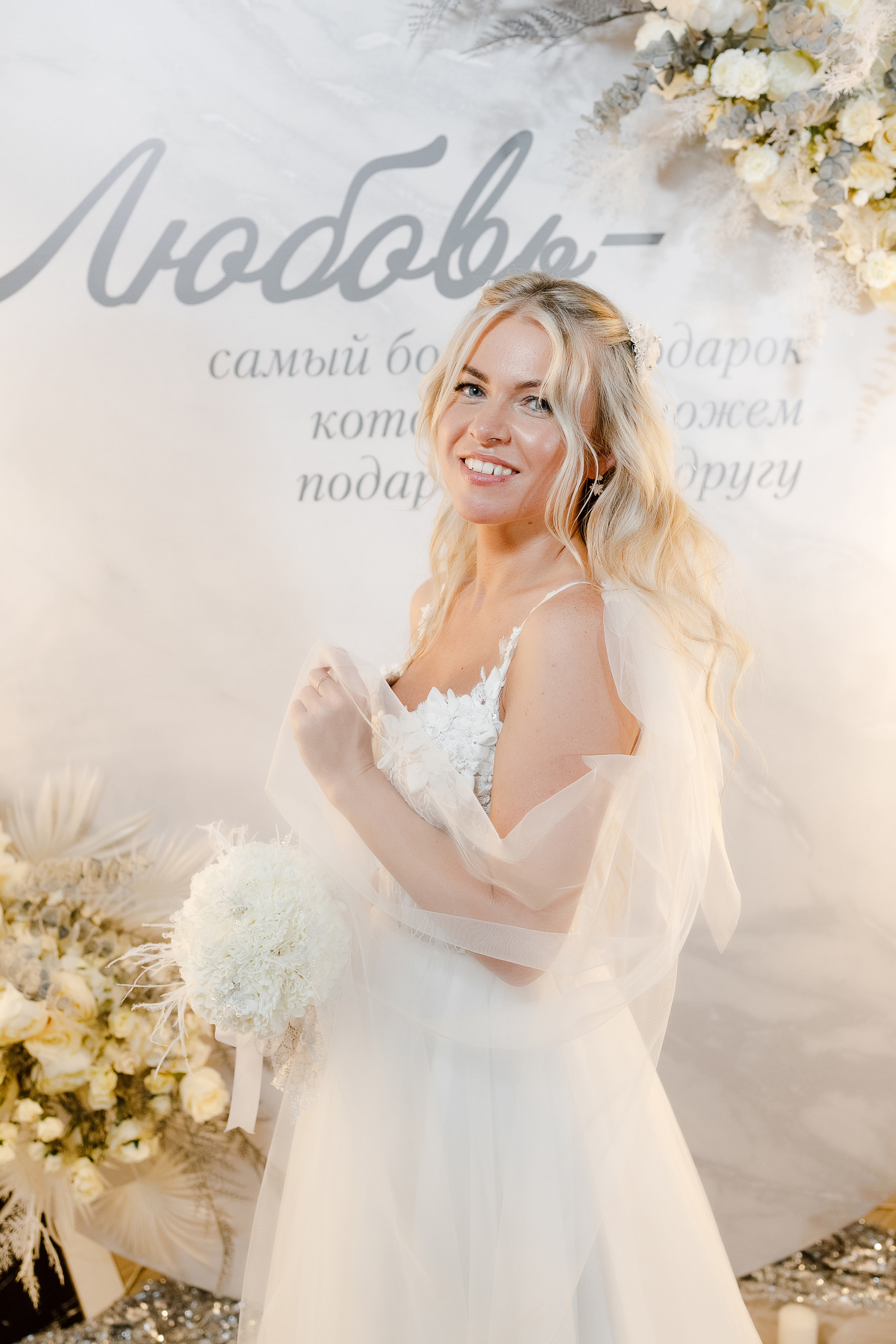 Чувственная фотосессия невесты в шикарном номере гостиницы. Олег Сверчков | Свадебный фотограф Вологда