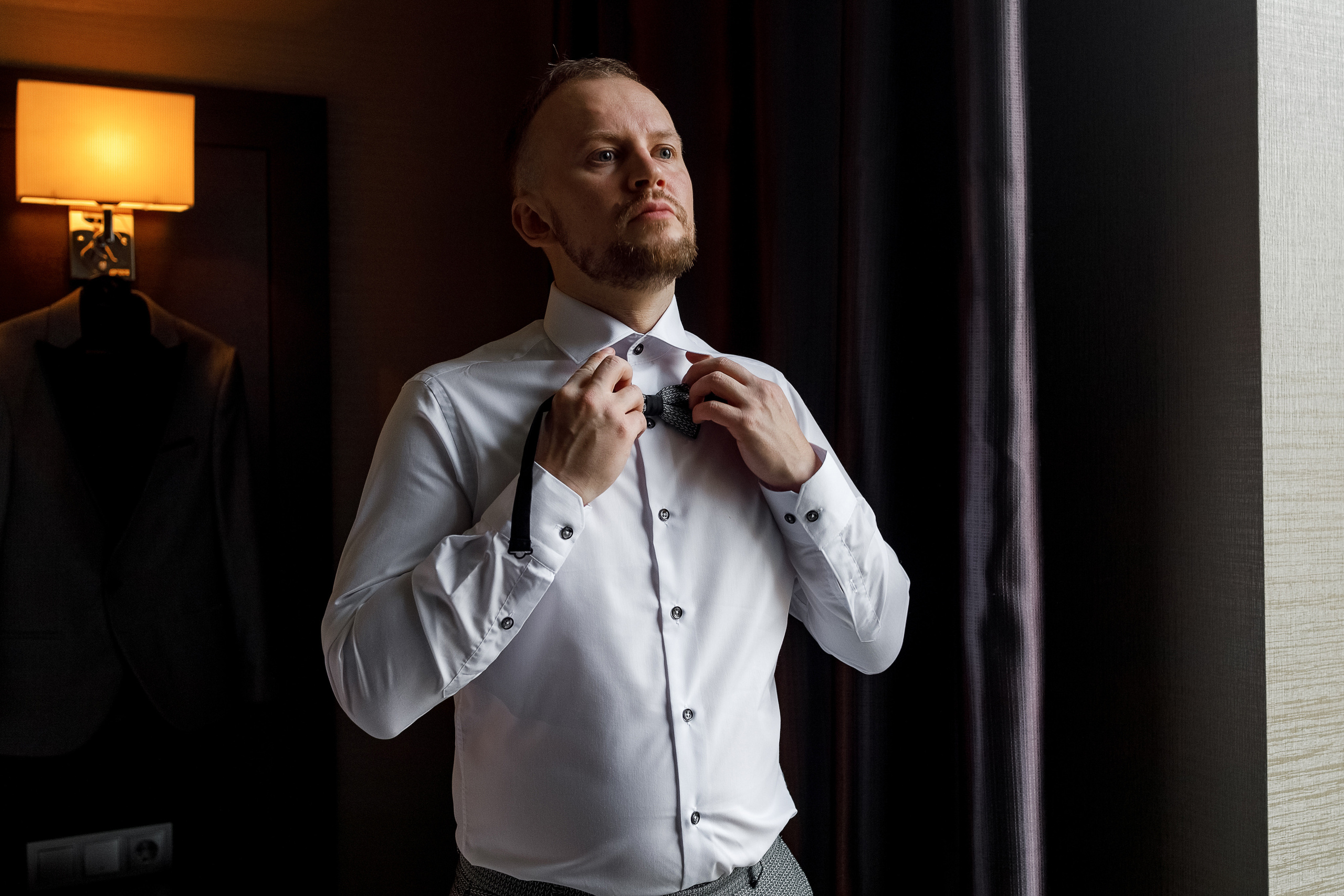 Чувственная фотосессия невесты в шикарном номере гостиницы. Олег Сверчков | Свадебный фотограф Вологда