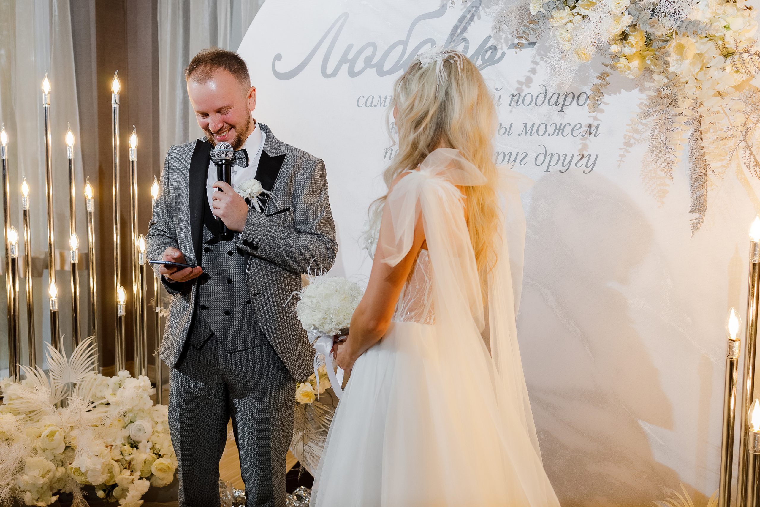 Чувственная фотосессия невесты в шикарном номере гостиницы. Олег Сверчков | Свадебный фотограф Вологда