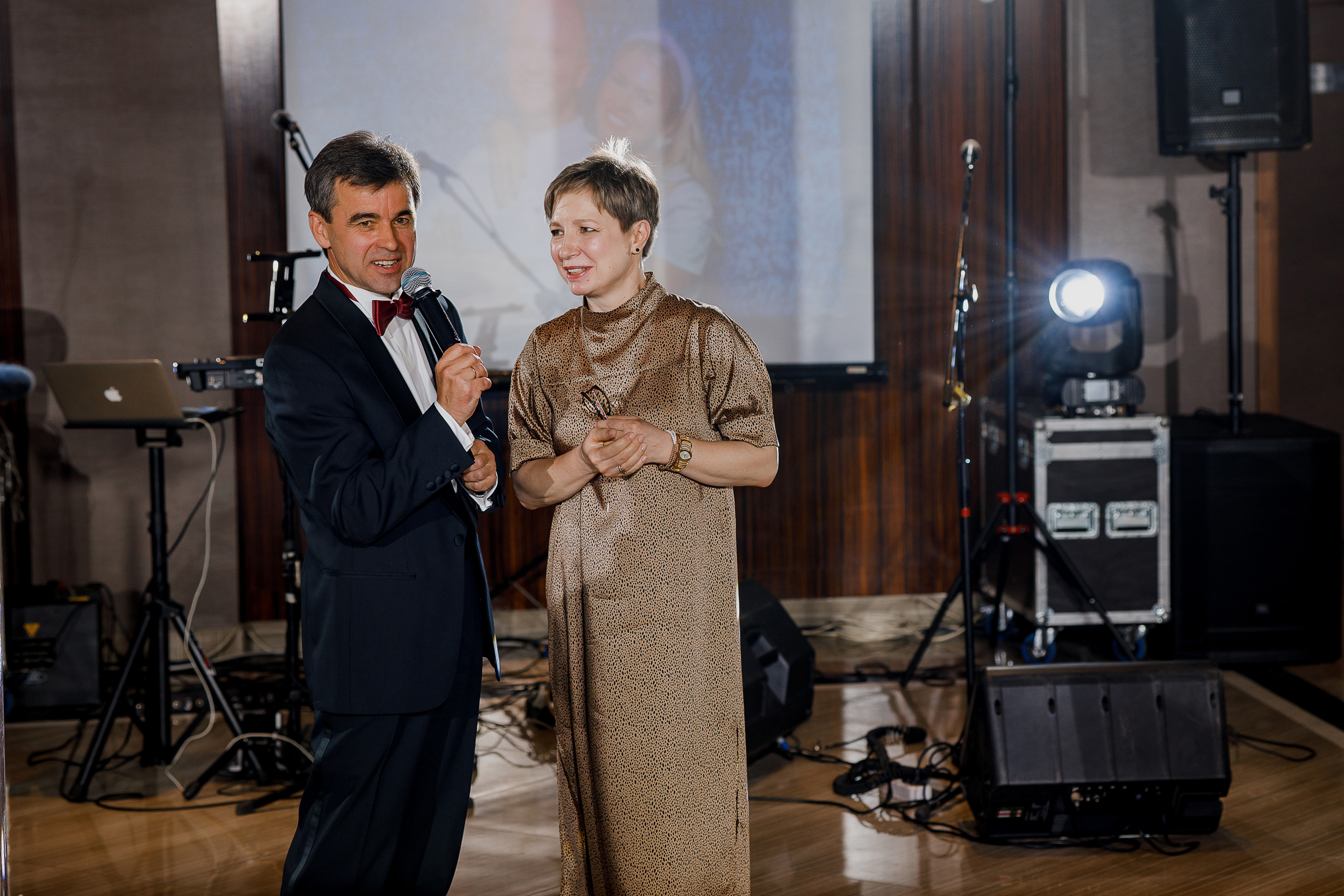 Чувственная фотосессия невесты в шикарном номере гостиницы. Олег Сверчков | Свадебный фотограф Вологда