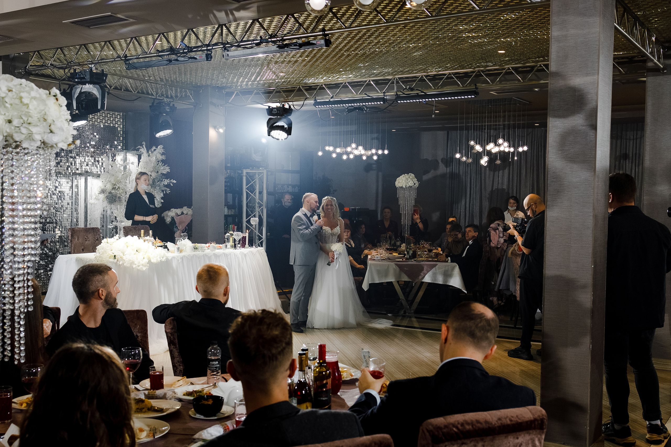 Чувственная фотосессия невесты в шикарном номере гостиницы. Олег Сверчков | Свадебный фотограф Вологда