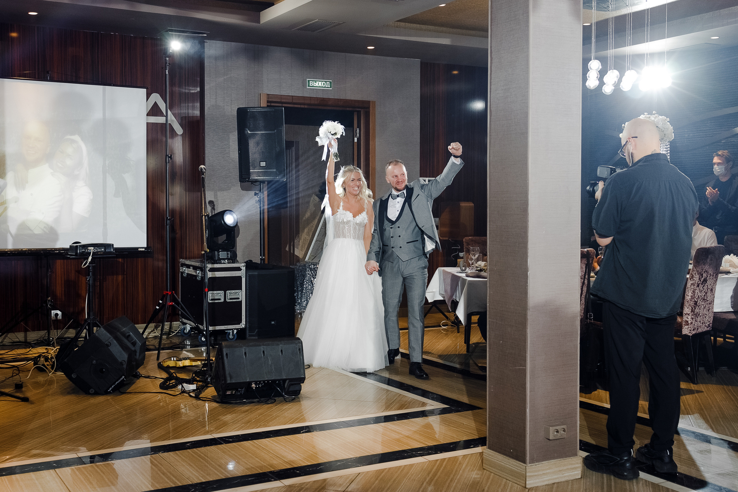 Чувственная фотосессия невесты в шикарном номере гостиницы. Олег Сверчков | Свадебный фотограф Вологда