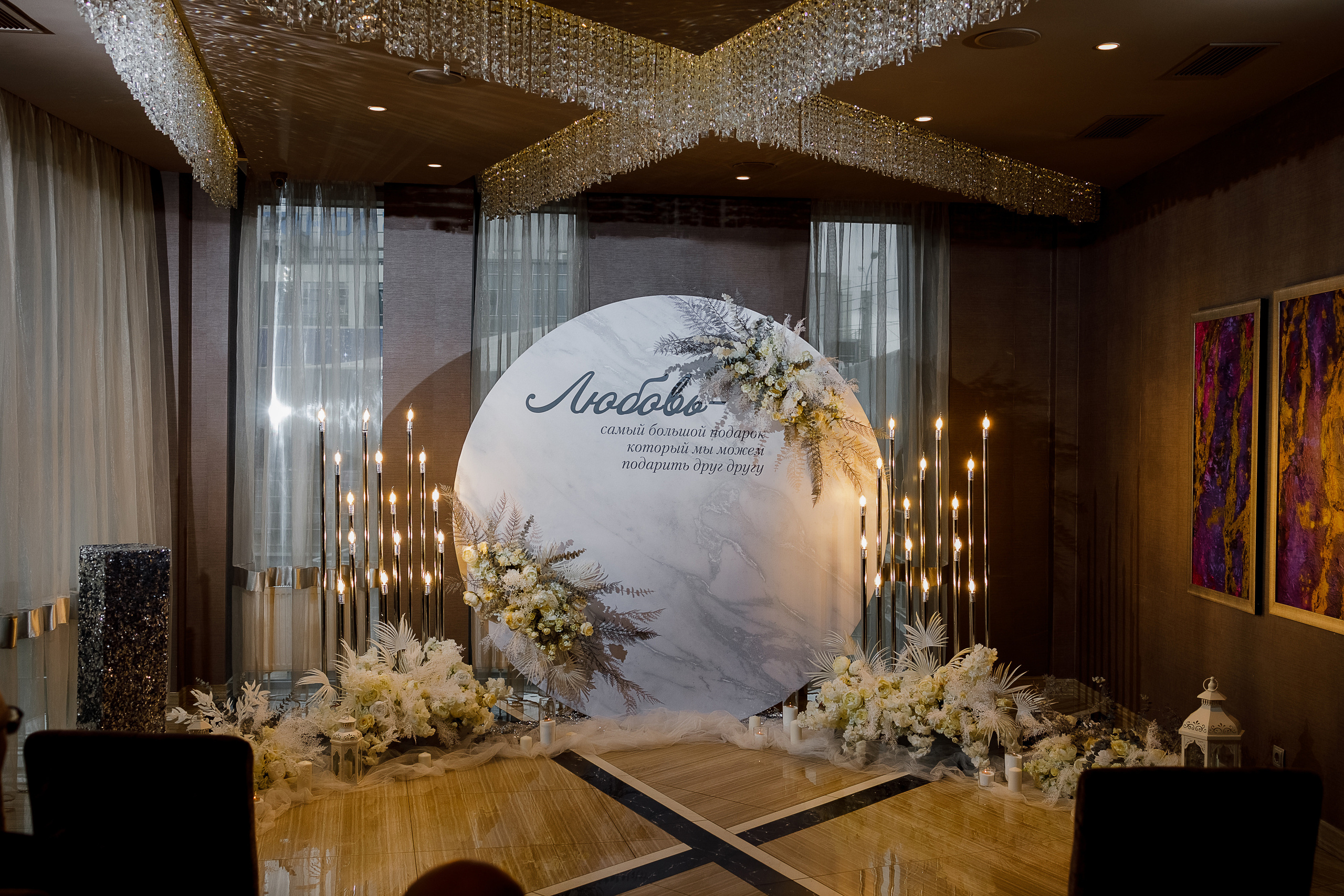 Чувственная фотосессия невесты в шикарном номере гостиницы. Олег Сверчков | Свадебный фотограф Вологда