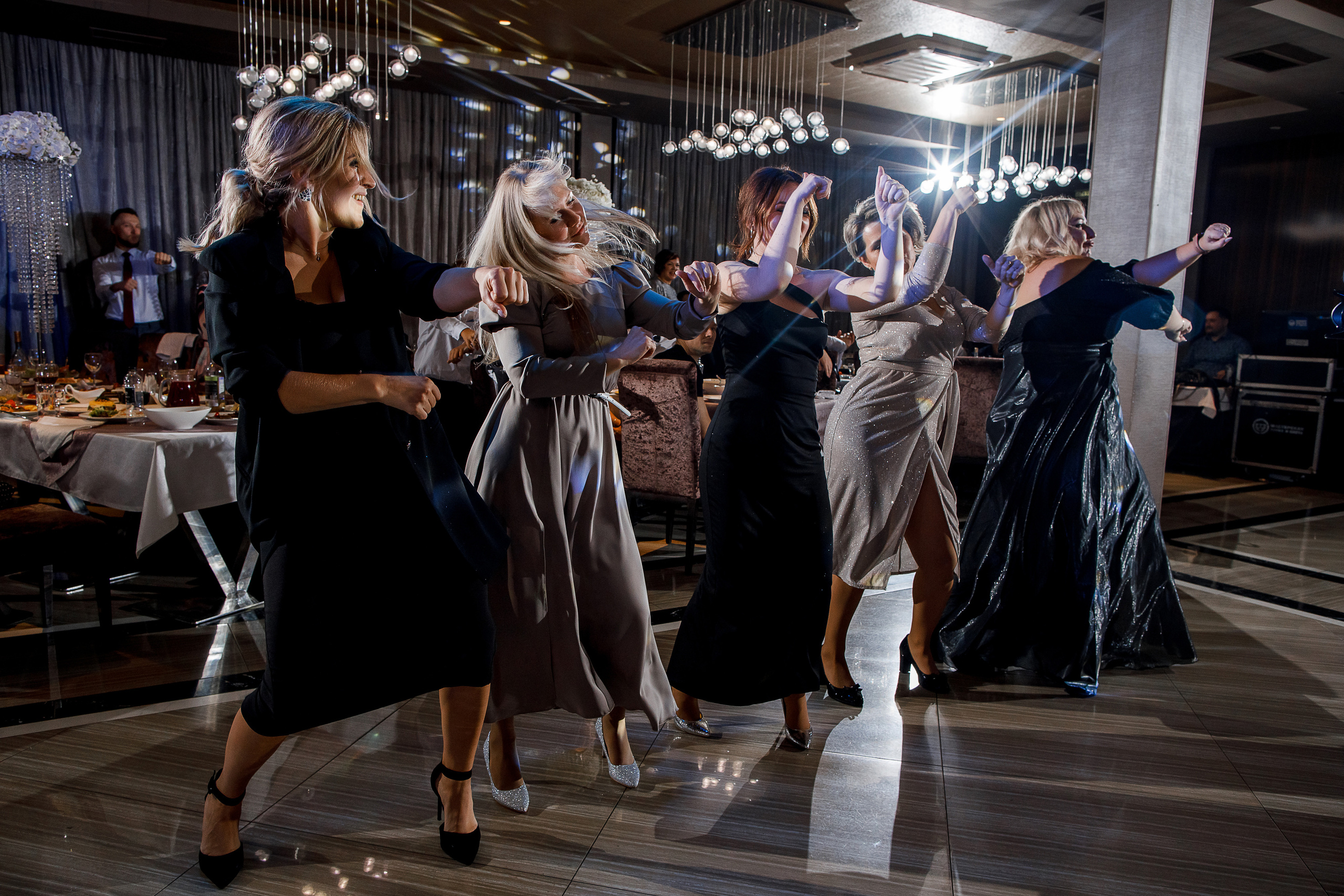 Чувственная фотосессия невесты в шикарном номере гостиницы. Олег Сверчков | Свадебный фотограф Вологда