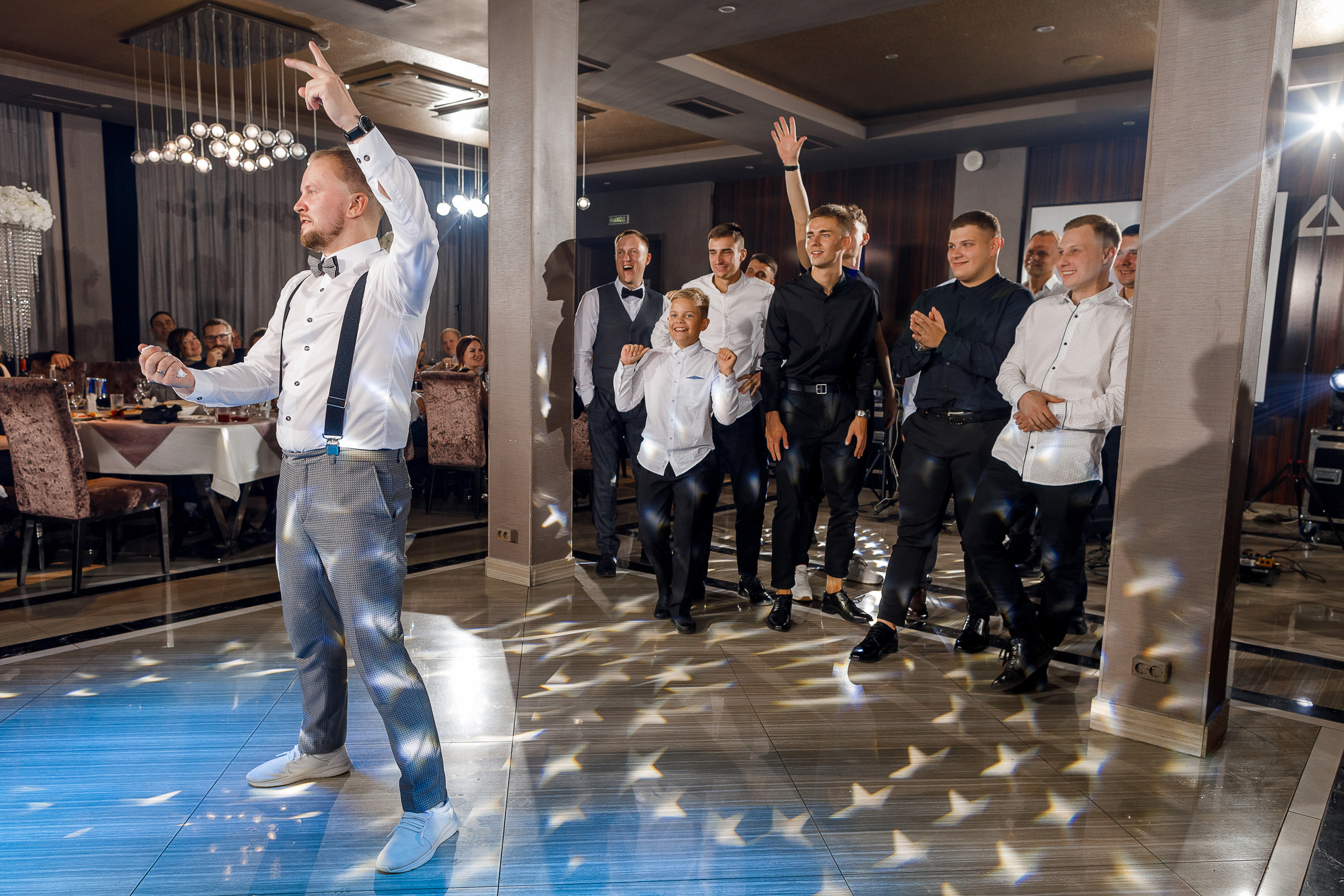 Чувственная фотосессия невесты в шикарном номере гостиницы. Олег Сверчков | Свадебный фотограф Вологда