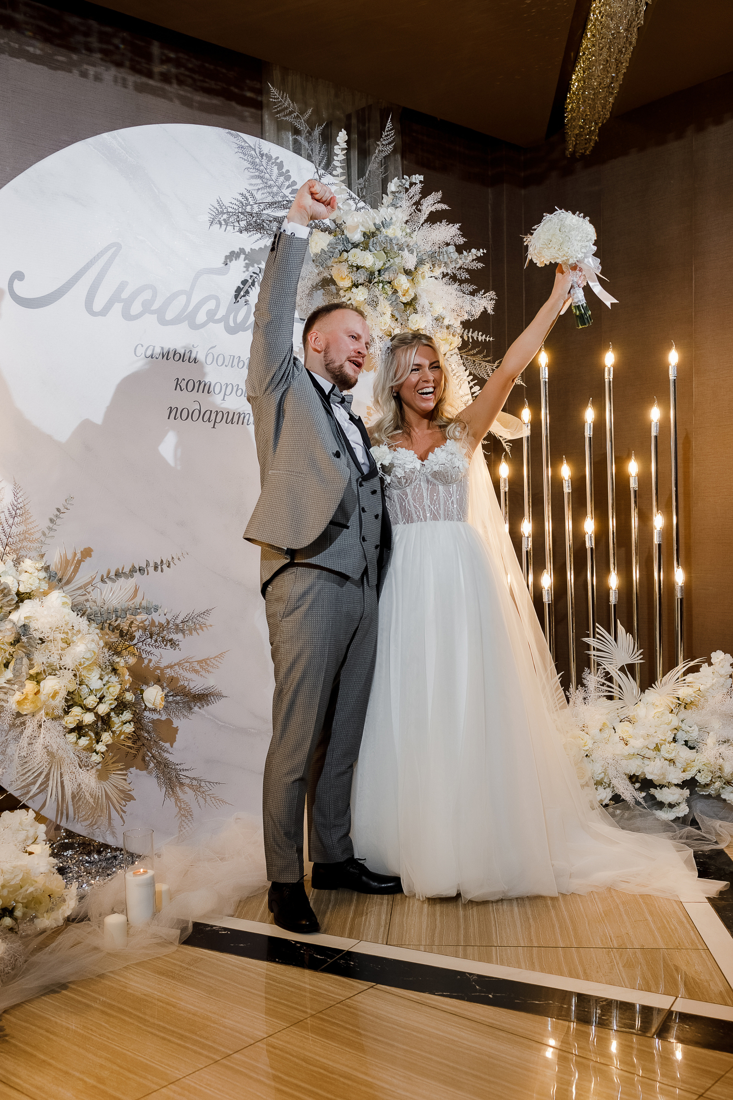 Чувственная фотосессия невесты в шикарном номере гостиницы. Олег Сверчков | Свадебный фотограф Вологда