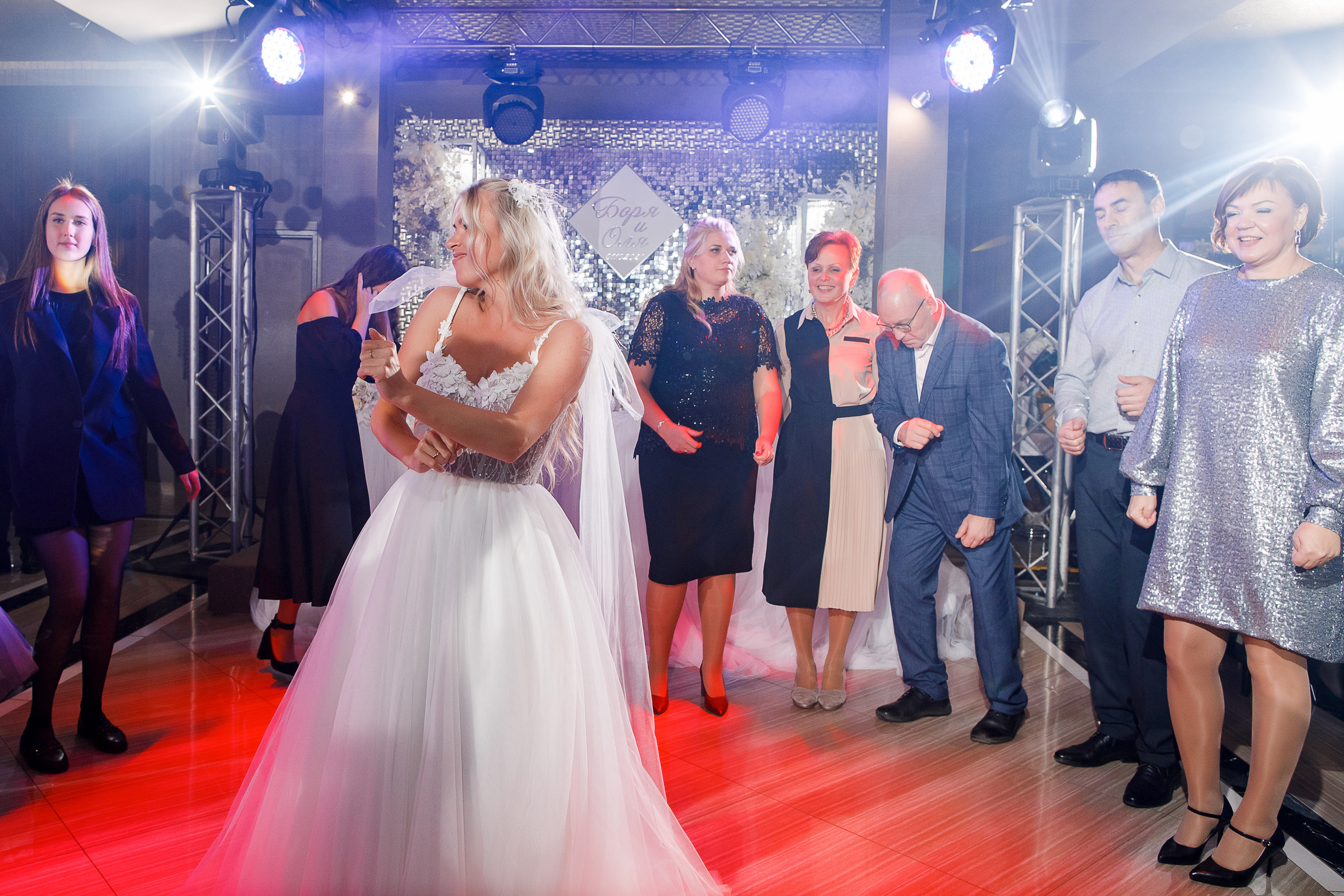 Чувственная фотосессия невесты в шикарном номере гостиницы. Олег Сверчков | Свадебный фотограф Вологда