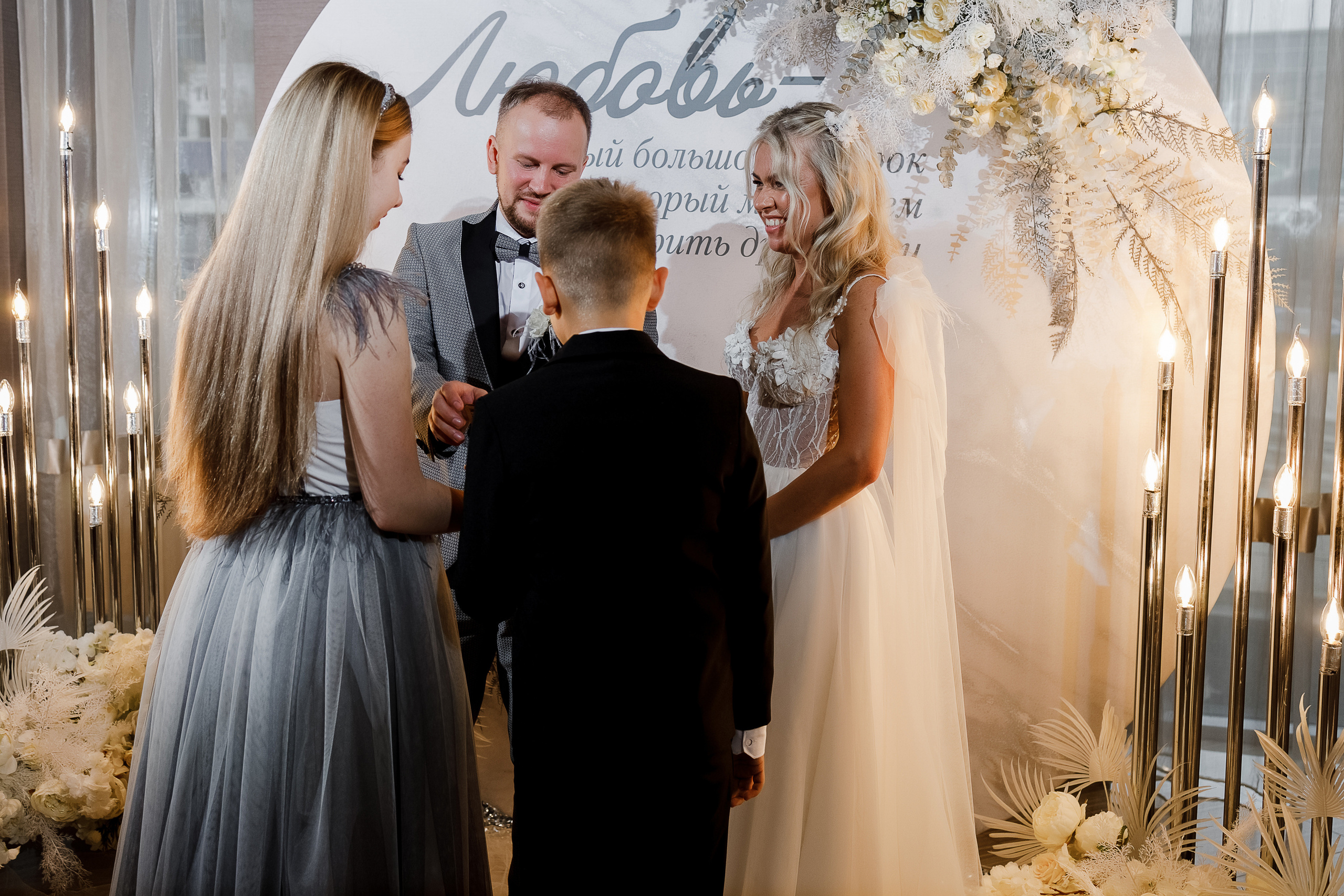 Чувственная фотосессия невесты в шикарном номере гостиницы. Олег Сверчков | Свадебный фотограф Вологда