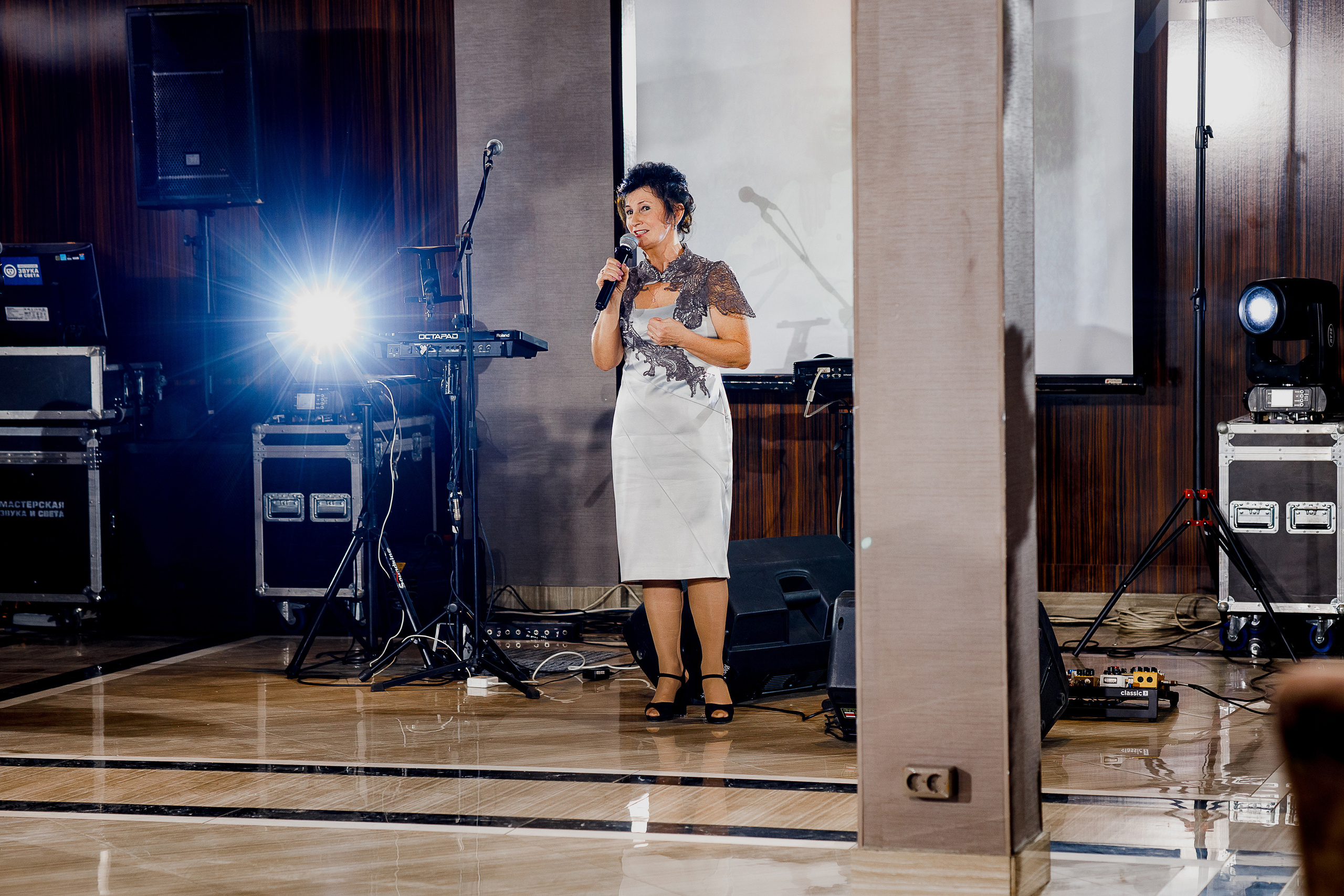 Чувственная фотосессия невесты в шикарном номере гостиницы. Олег Сверчков | Свадебный фотограф Вологда