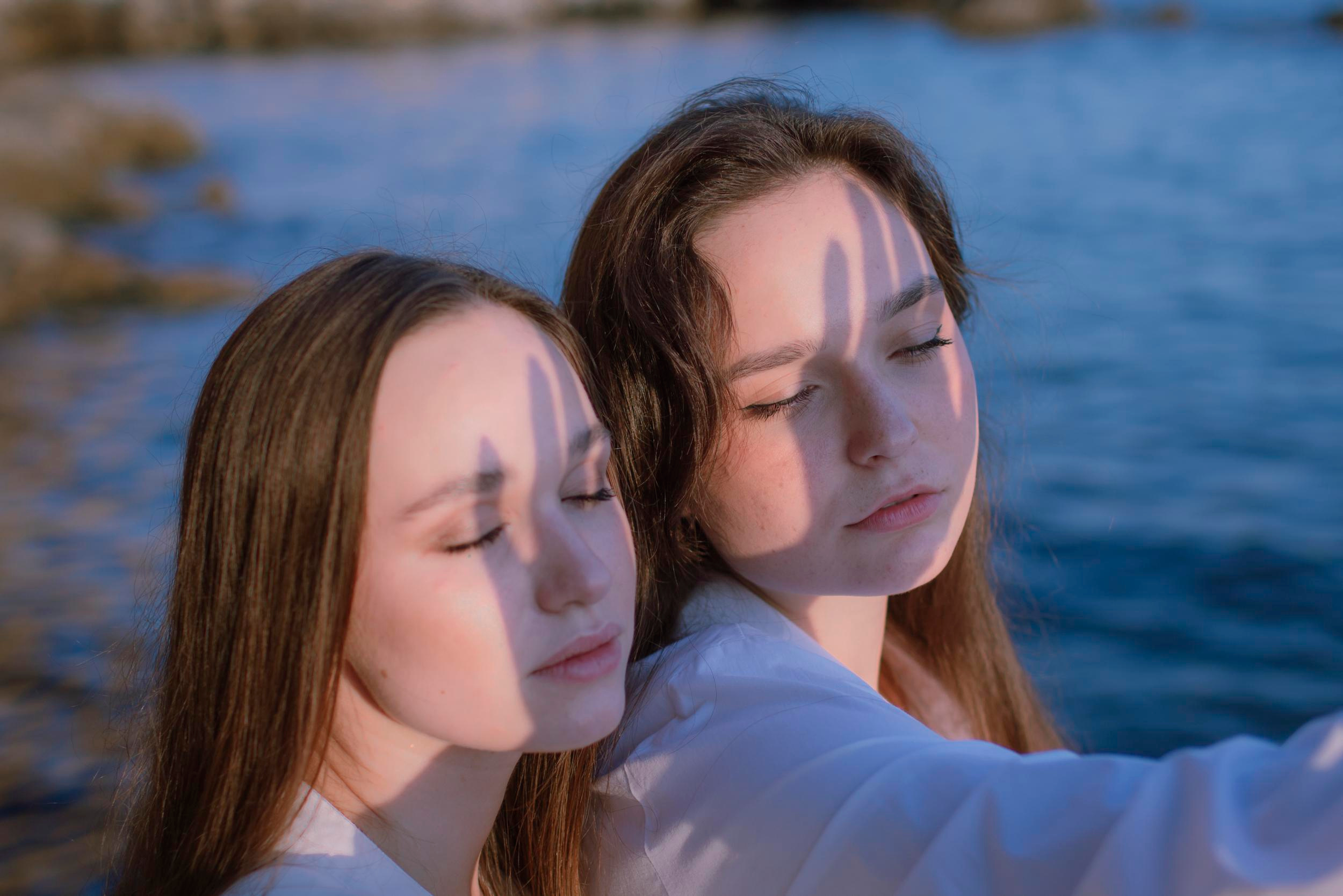 Фотосессия подруг. Морской пляж. Лето 2021. Севастополь. Фотограф и видеограф в Ставрополе Инна Попова