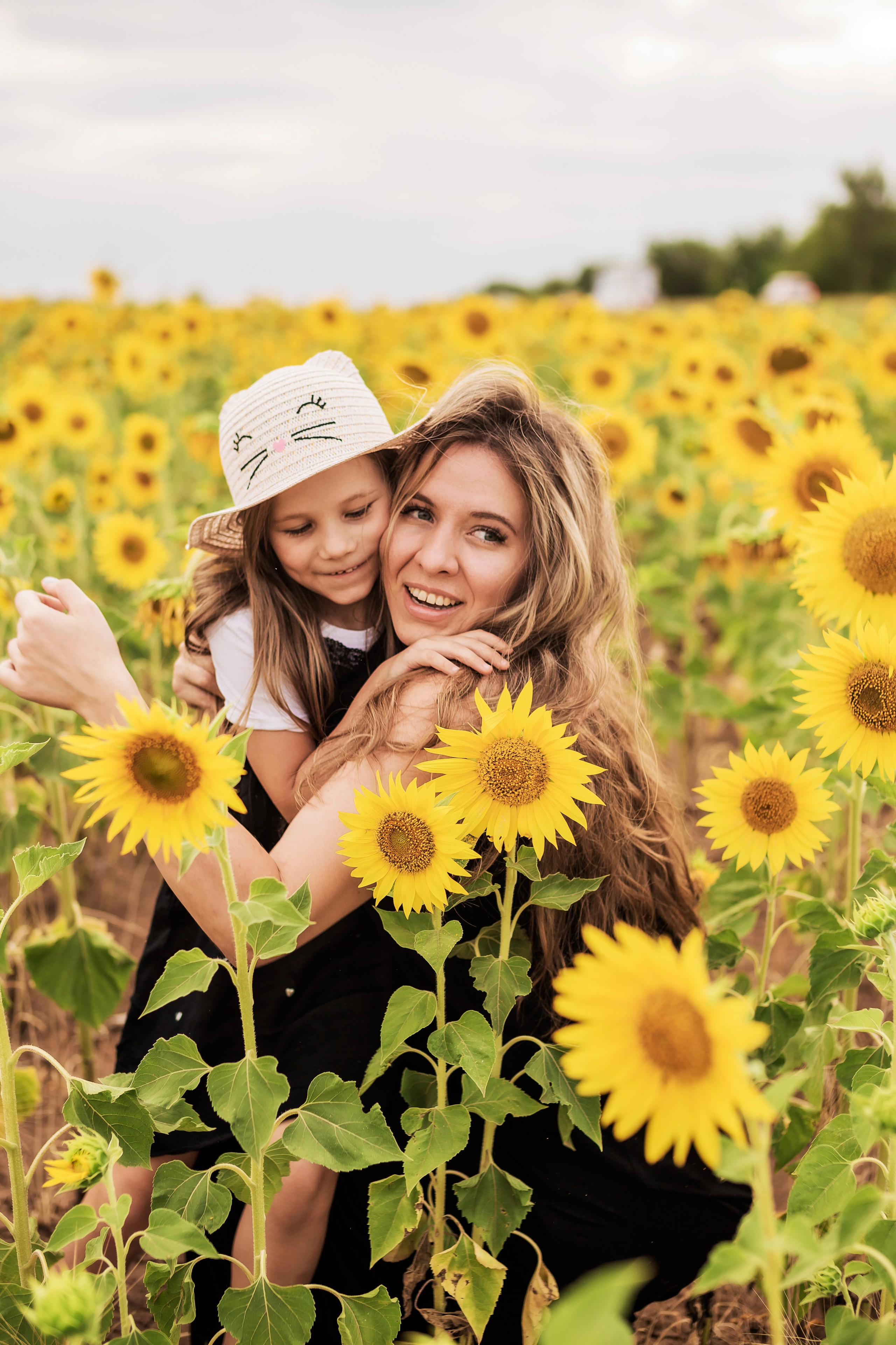 Фото в подсолнухах. Семейный фотограф в Саратове