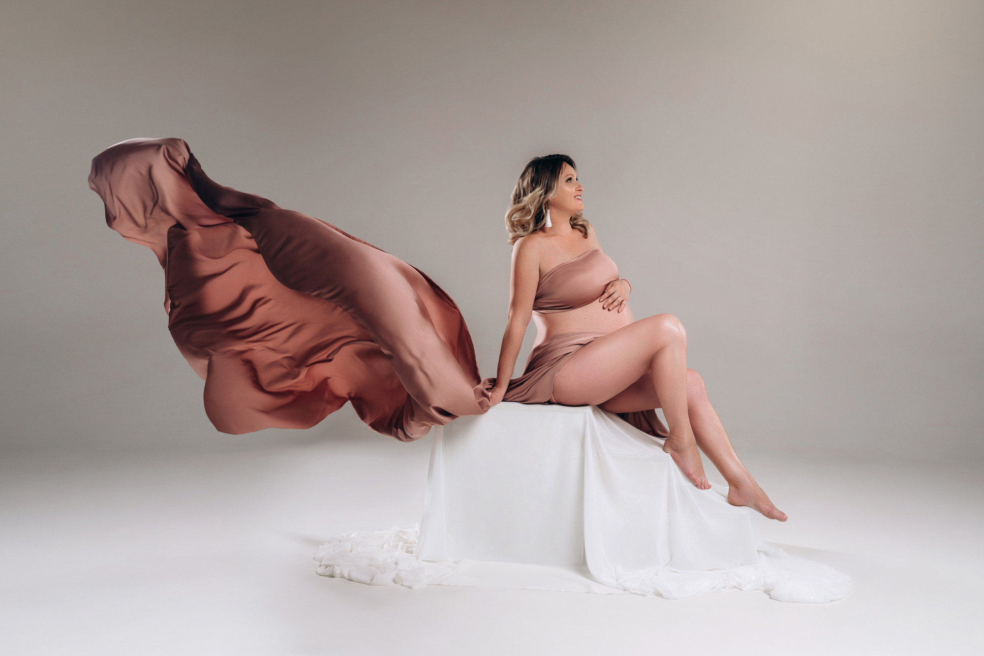 Крутые фотосессии беременности в ткани