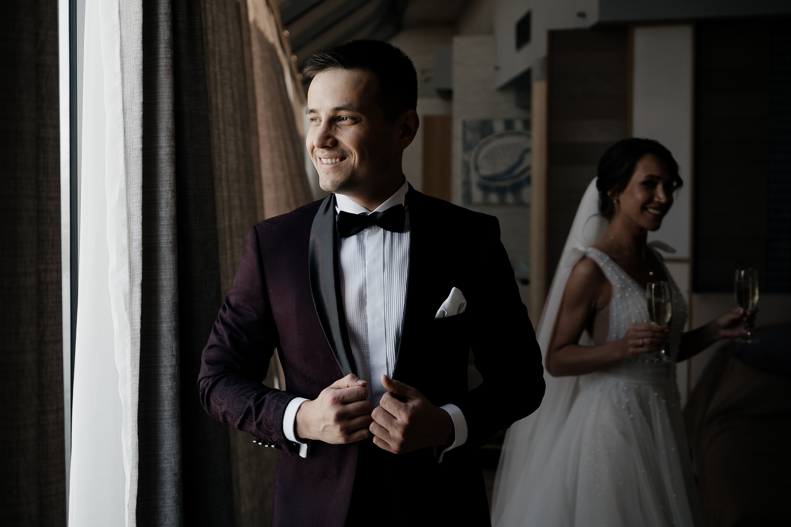 Позитивный свадебный кадр