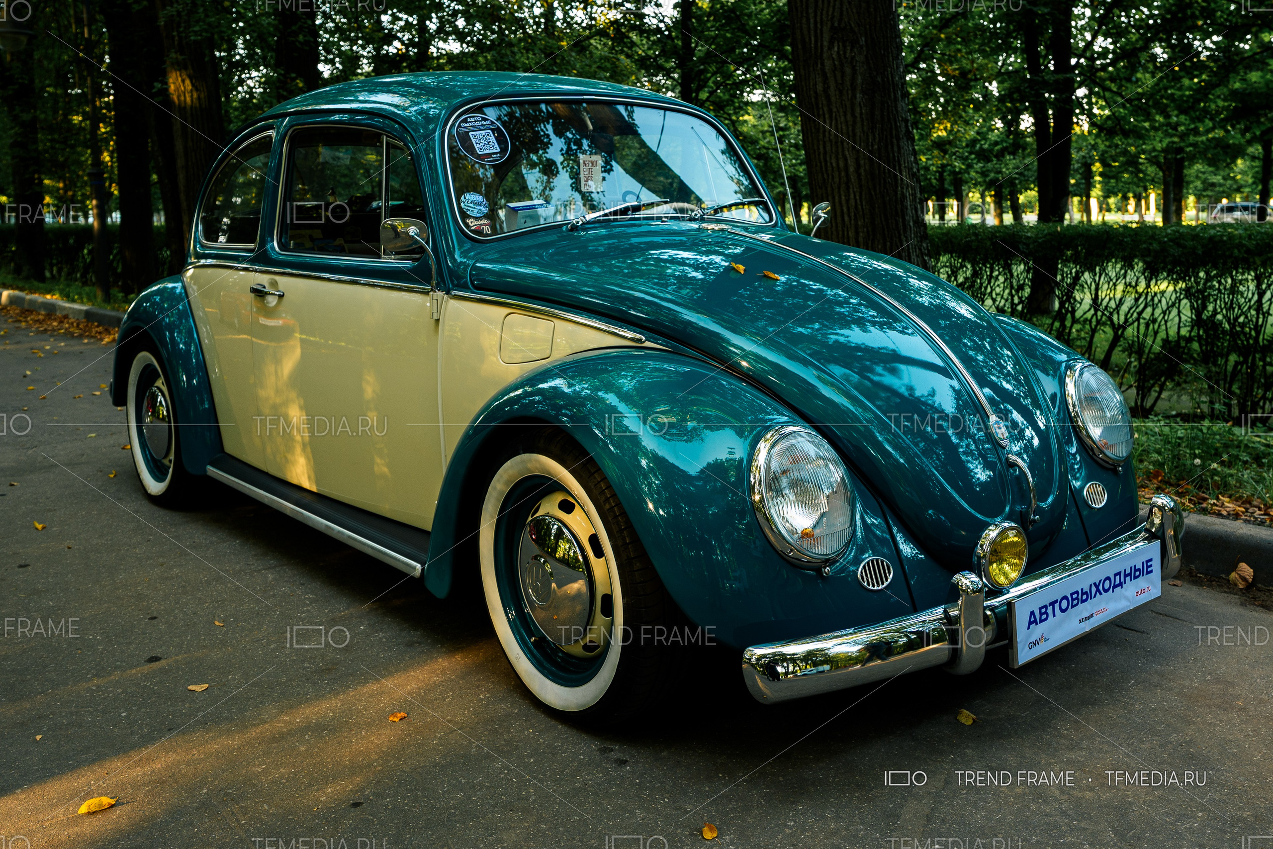 Volkswagen Beetle ретро автомобиль на выставке Автовыходные 2025 Архангельское — фото TrendFrame