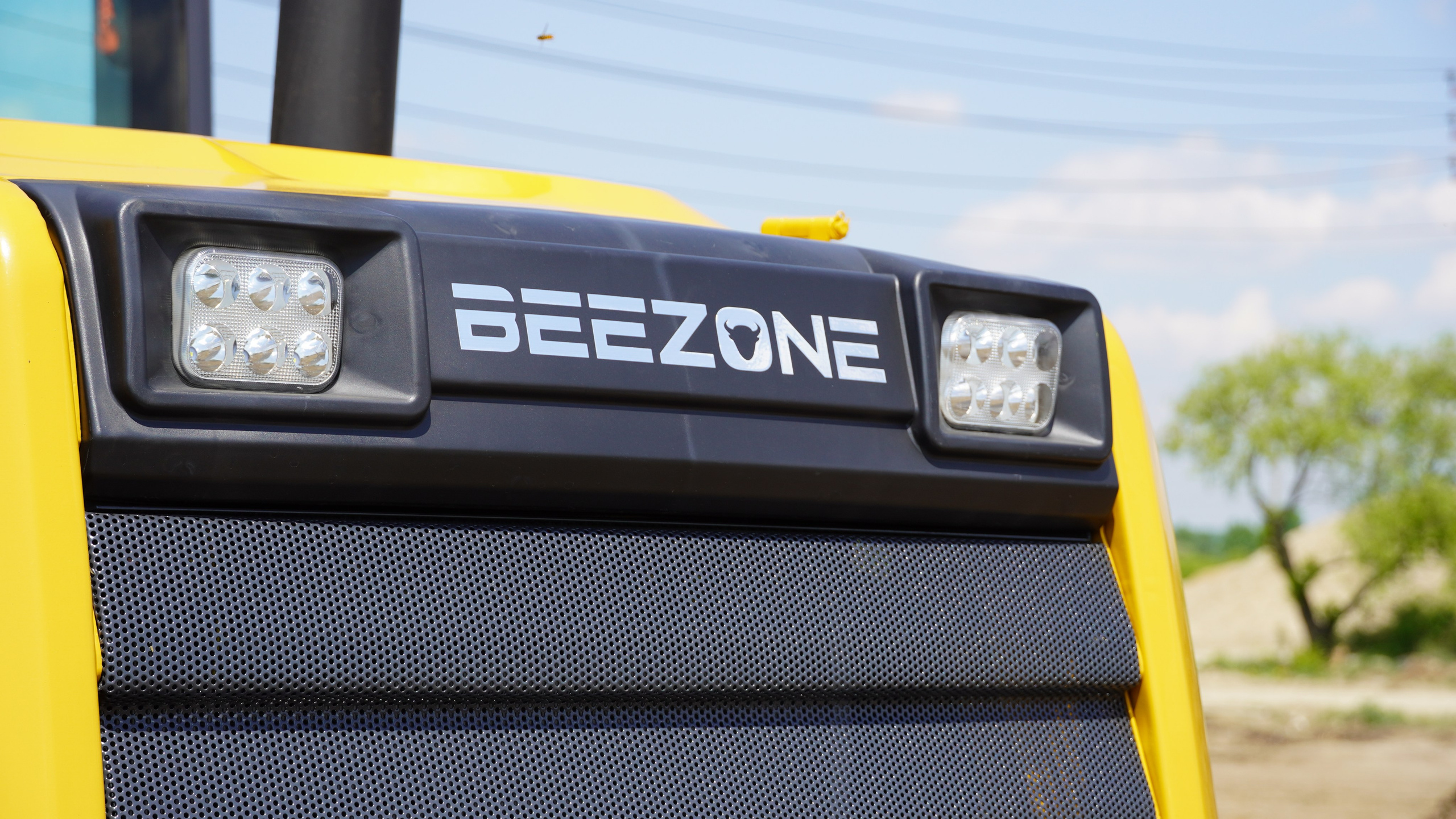 Фото фронт.погр. Beezone 928. Продажа и обслуживание грузовой техники и спецтехники в г. Новосибирск компания СТИ