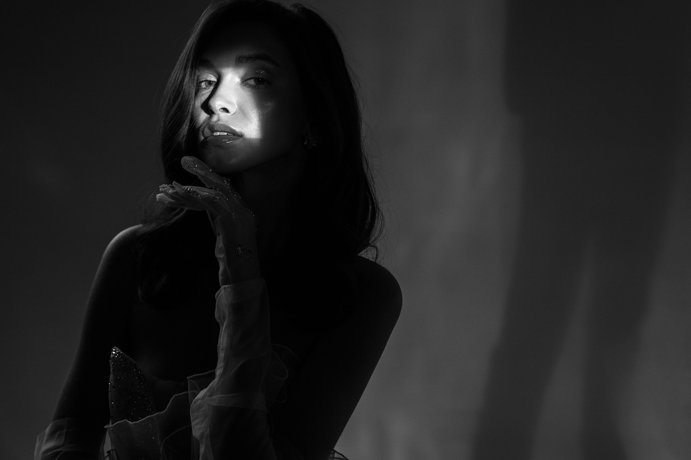 Свадебная фотосессия в студии с постоянным светом. Свадебный фотограф в Москве Элина Ларченкова. Фото, которые цепляют