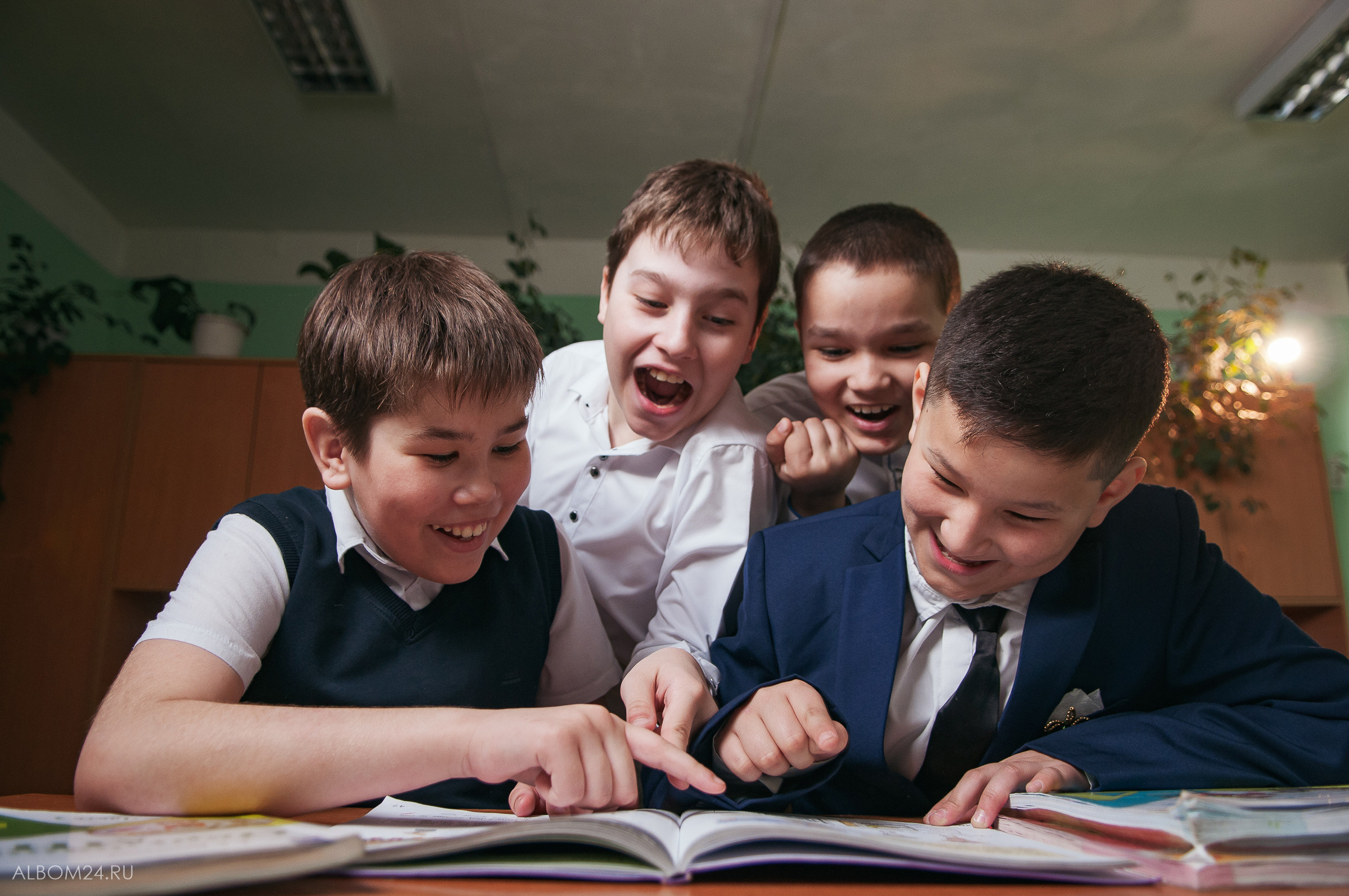 Съемка на выпускной альбом Школа № 148, 4В. Выпускные альбомы и фотосъемка в Красноярске