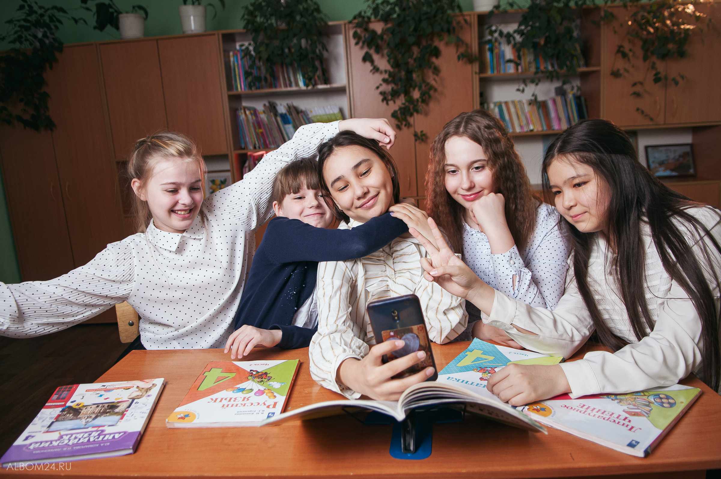 Съемка на выпускной альбом Школа № 148, 4В. Выпускные альбомы и фотосъемка в Красноярске