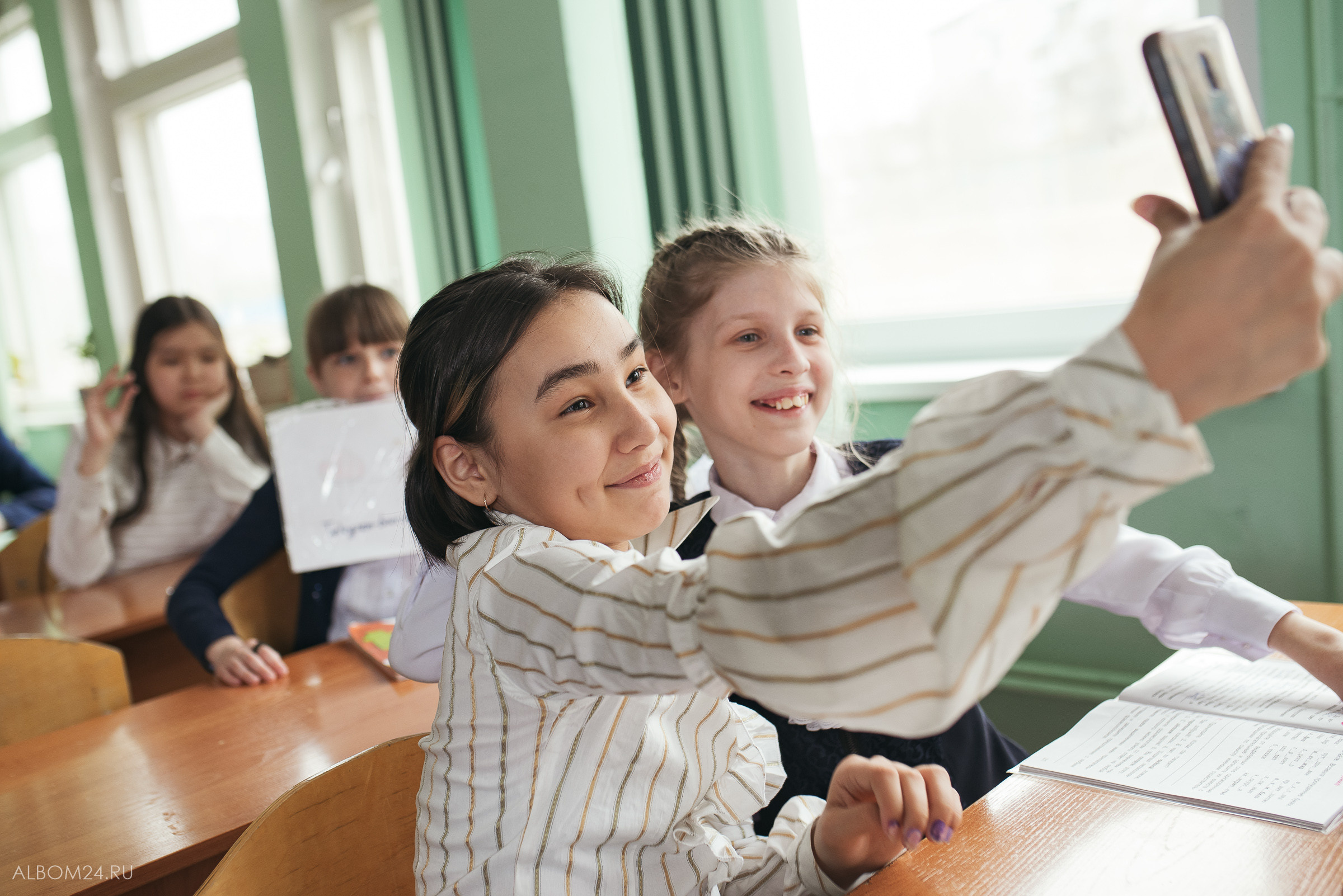 Съемка на выпускной альбом Школа № 148, 4В. Выпускные альбомы и фотосъемка в Красноярске