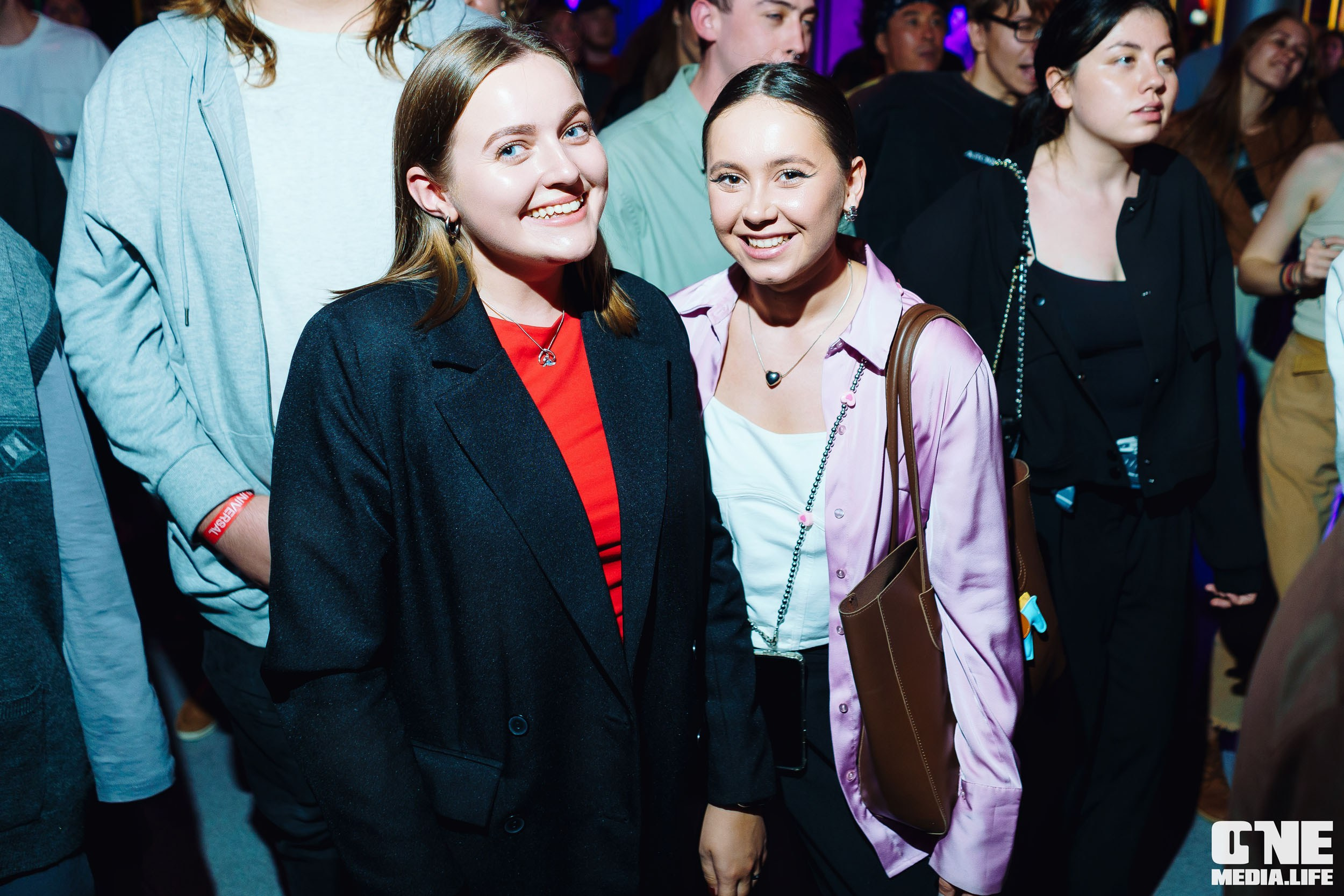 Фоторепортаж из клуба UNIVERSAL. One Media Life: фоторепортажи, фотоотчеты с мероприятий и заведений