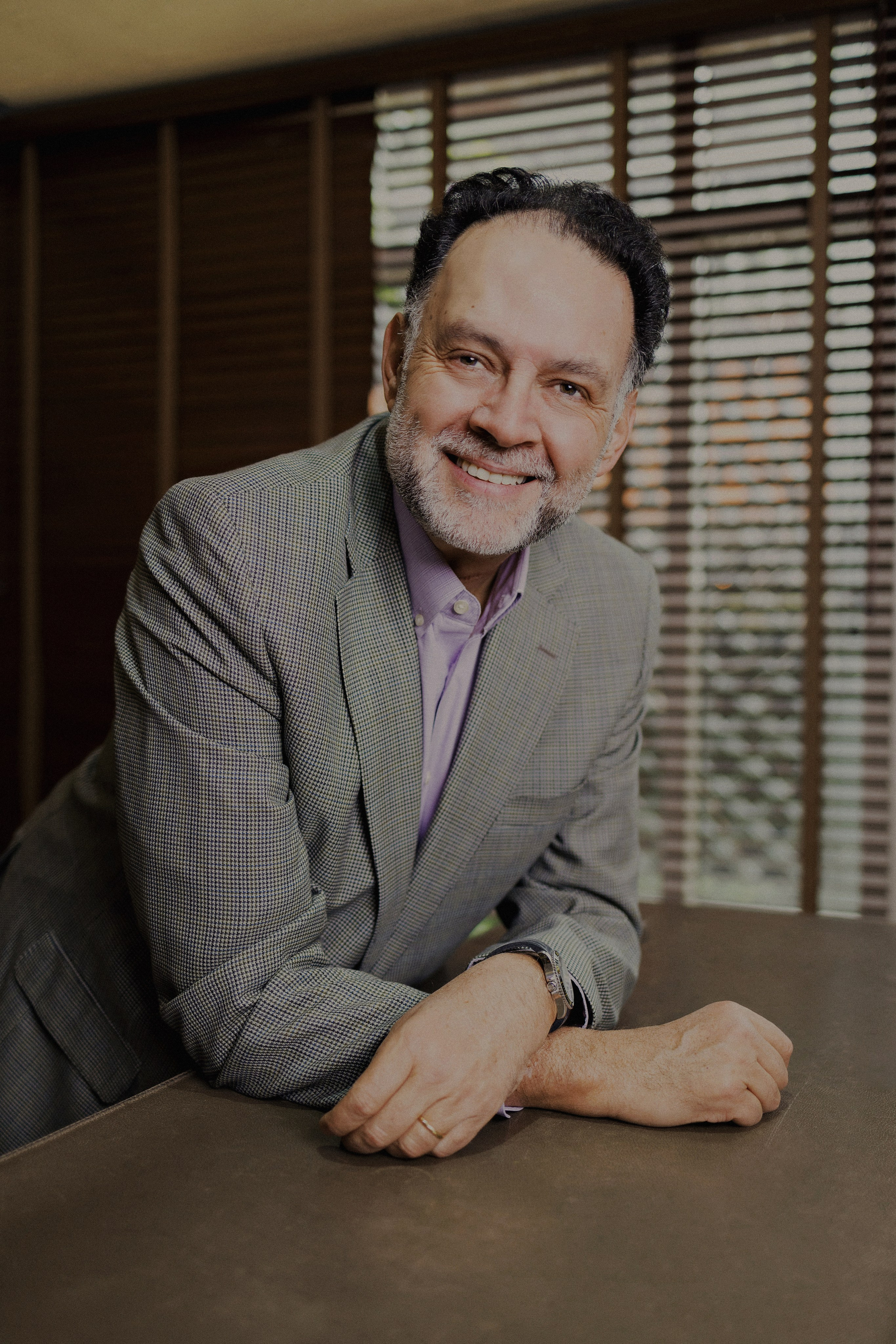 Fotografía Corporativa y Retratos Profesionales en Santiago, Chile. Retrato formal. Fotos Profesionales para LinkedIn, Empresas. Fotógrafa en Santiago, Chile | Julia Zalnova