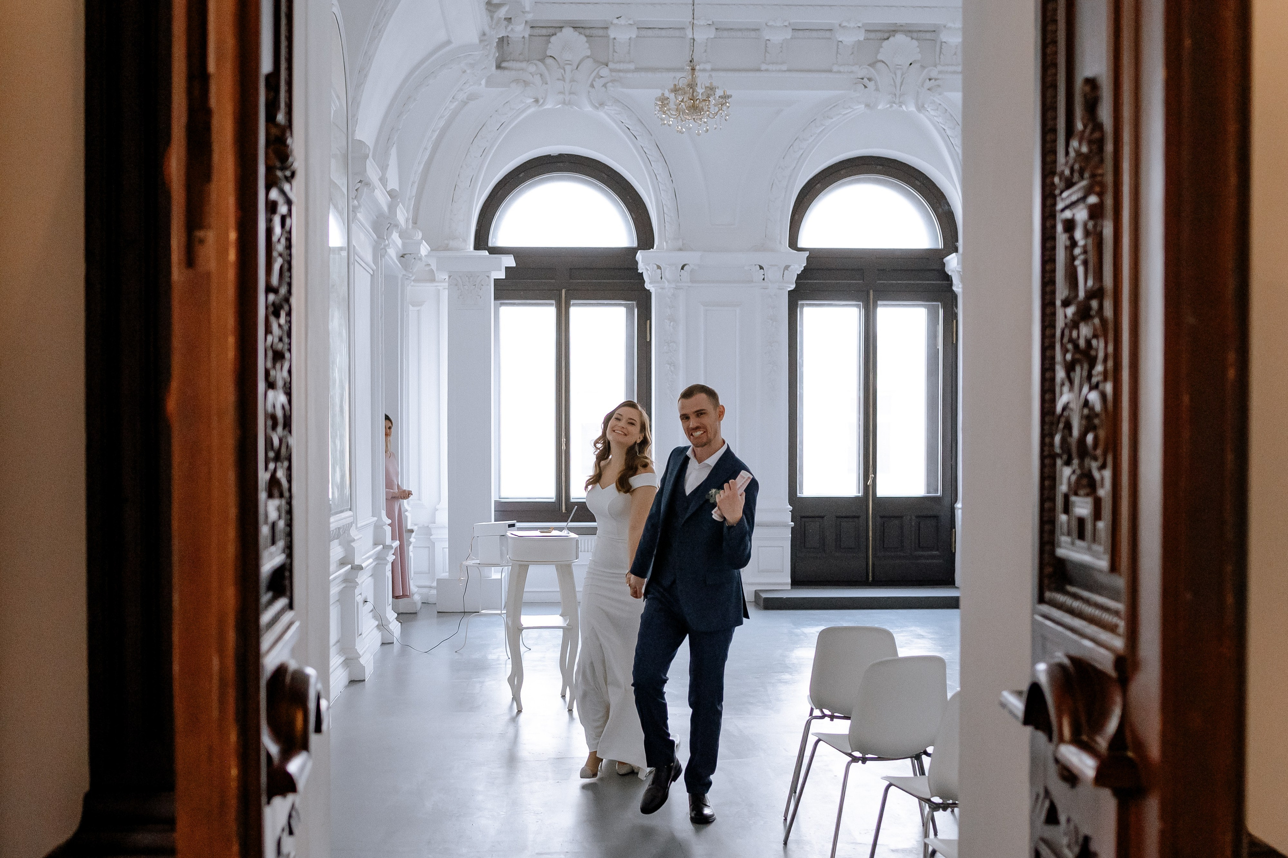 Молодожены после росписи в Особняке Спиридонова