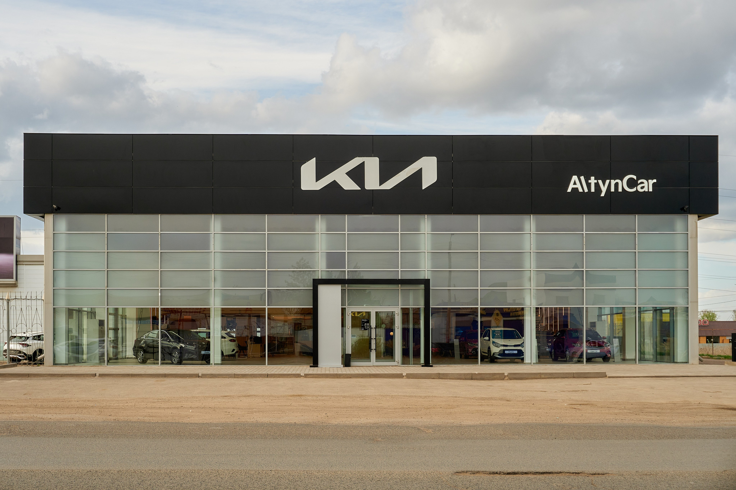 Автосалон KIA в Уральске. Фотограф в Уральске Александр Хохлачёв | HOHLACHEV.COM