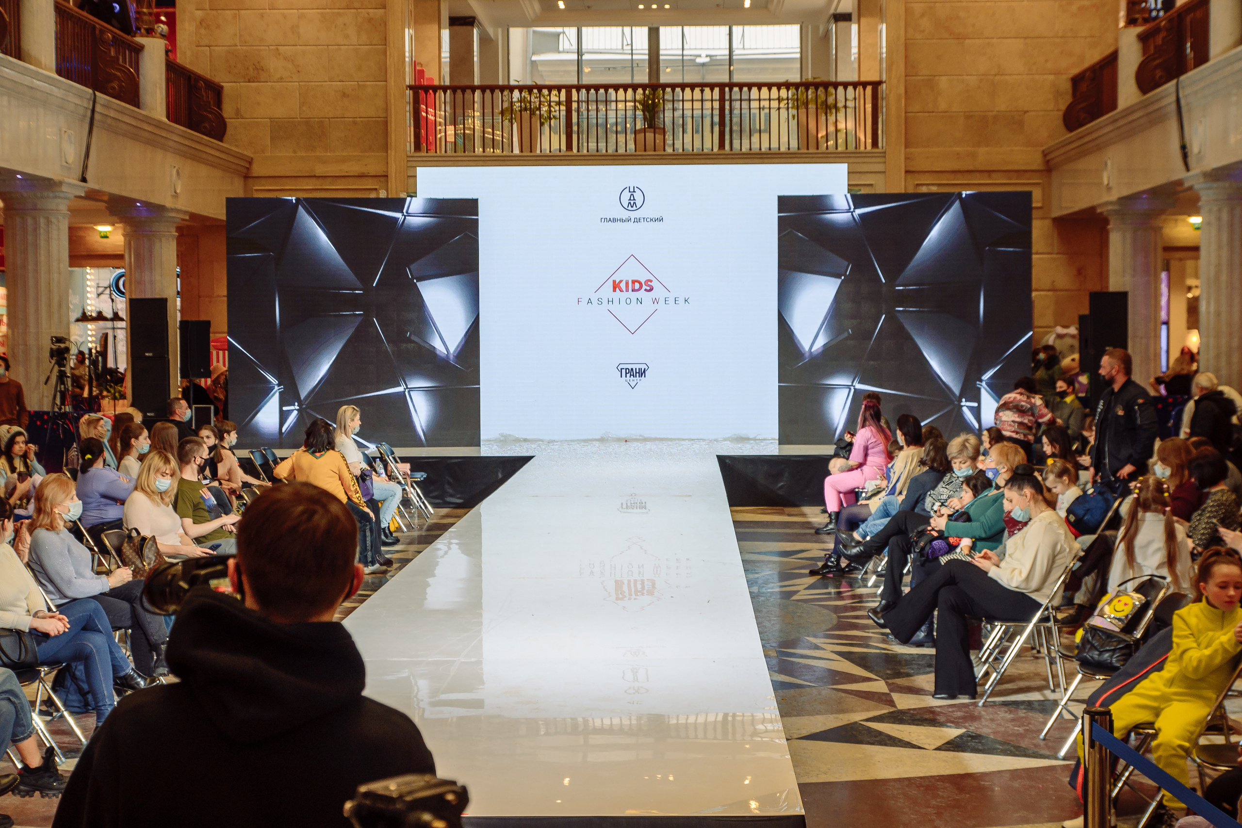 KIDS FASHION WEEK: главный детский подиум и осенние краски. Фотограф в Москве Елена Брюханова
