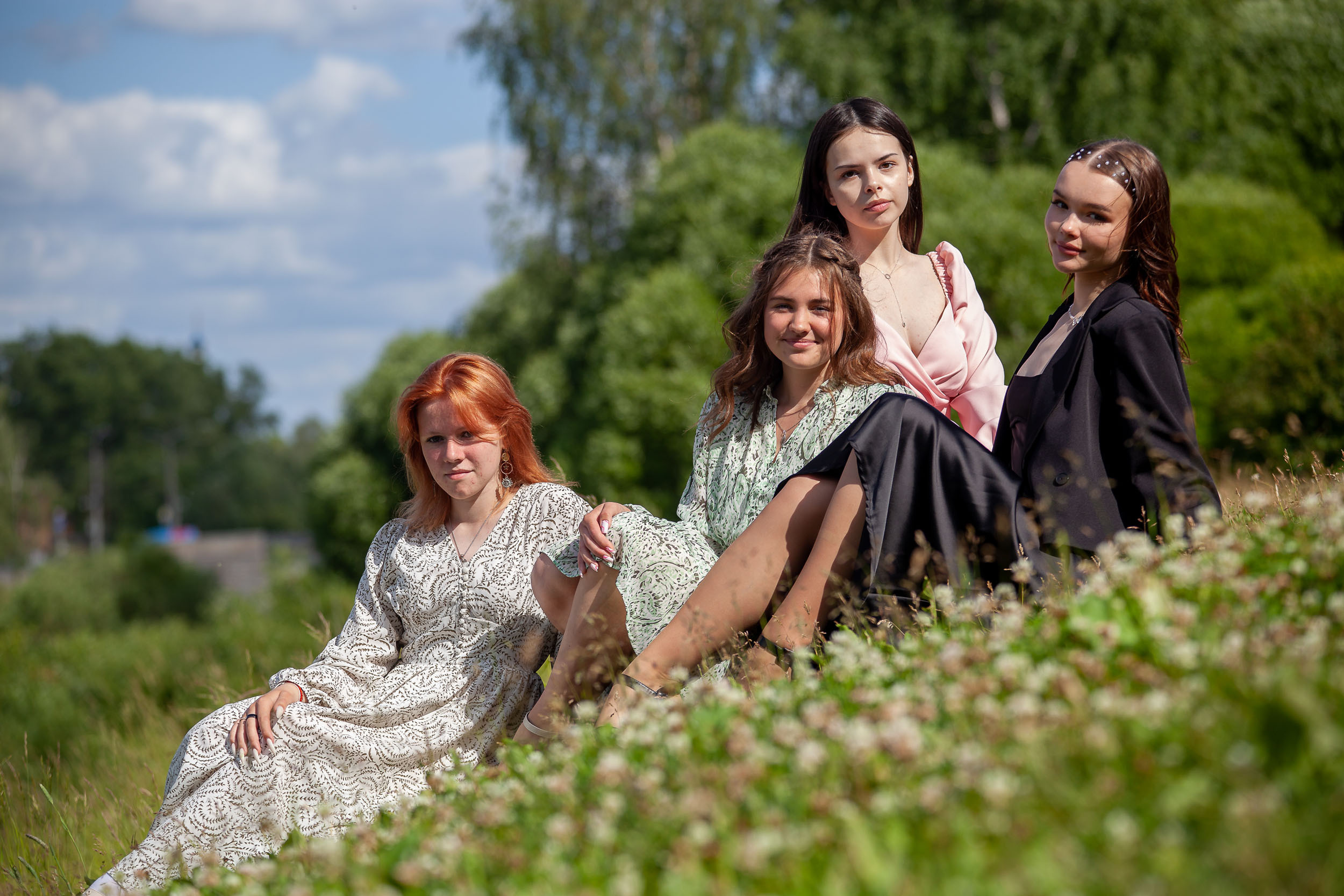 Летняя фотосессия выпускного 9 класса на природе