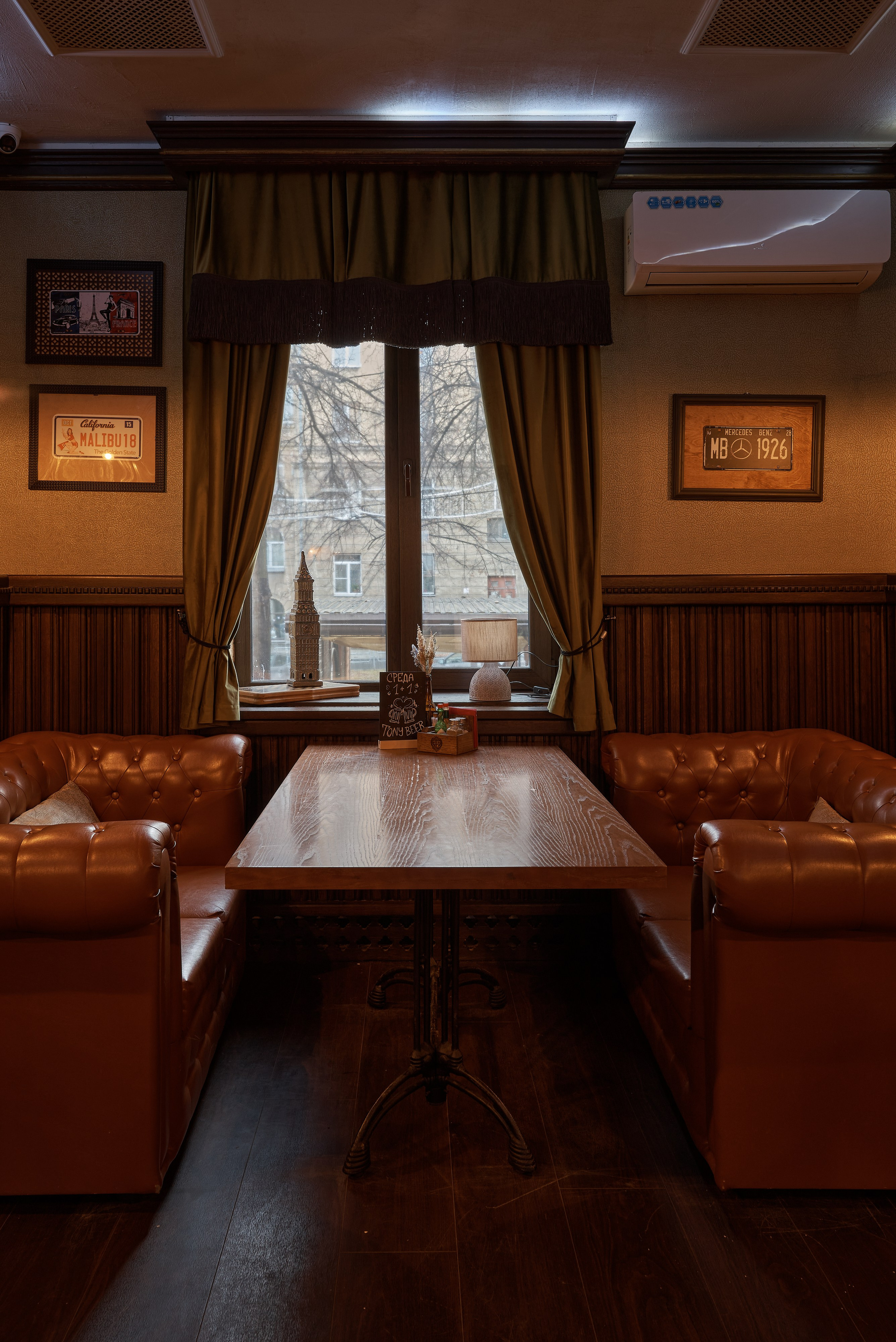 The Tony Pub. Абросимов Лев интерьерный и архитектурный фотограф