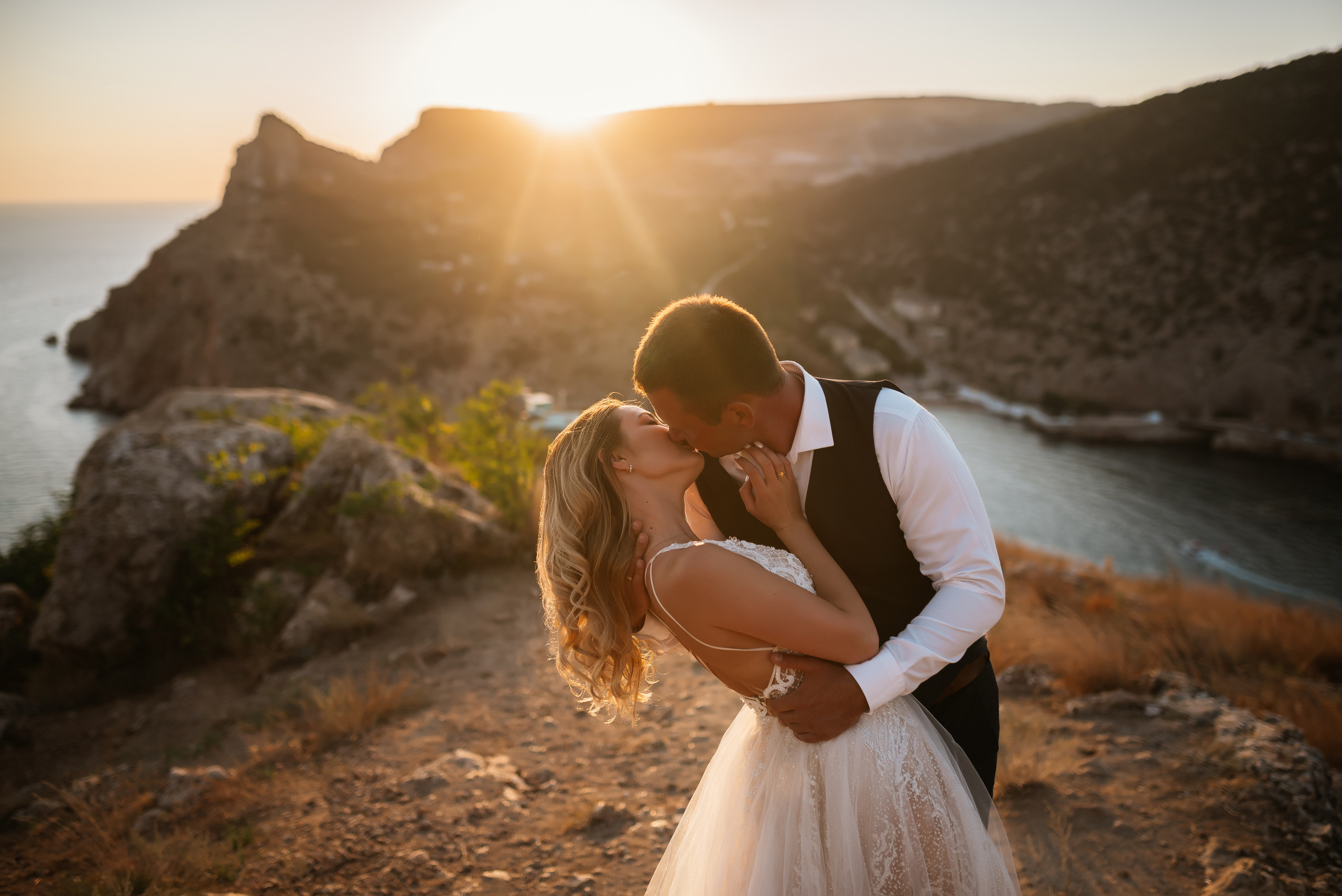 Невероятно красивая свадебная фотосессия в Крыму в Балаклаве. Свадебный и семейный фотограф в Симферополе Дарья Маркова